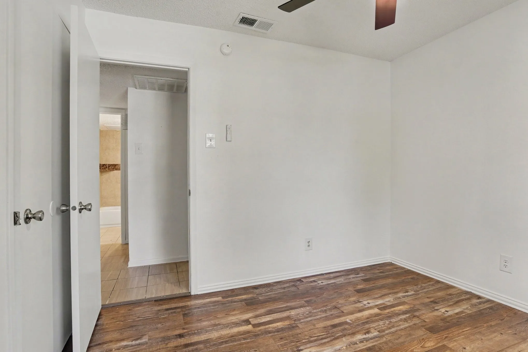 Single Family Residence For Sale in Dallas County , 714 Trend Drive, Garland, Texas 75043, 3 Bedroom, 2 Bathroom, 2 Garage spaces, 1,190 Sqft, built in 1971, mls#21350441, Real Estate Agent in Garland, Homes For Sale in Dallas county, Homes For Sale in Garland, Realtor in Garland Texas, Real Estate Brokerage Independent Realty Texas, Luminita Cordes Realtor