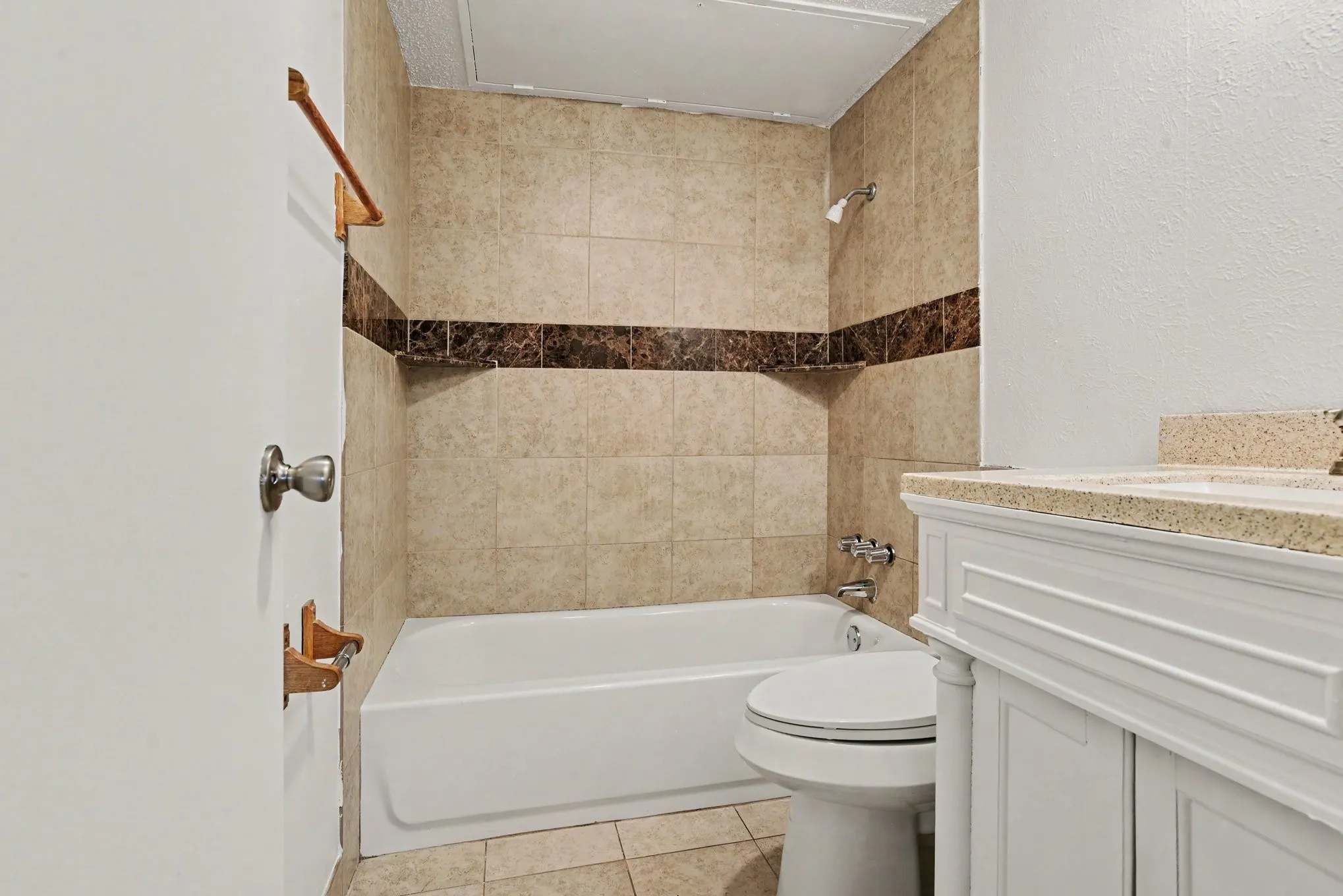 Single Family Residence For Sale in Dallas County , 714 Trend Drive, Garland, Texas 75043, 3 Bedroom, 2 Bathroom, 2 Garage spaces, 1,190 Sqft, built in 1971, mls#21350441, Real Estate Agent in Garland, Homes For Sale in Dallas county, Homes For Sale in Garland, Realtor in Garland Texas, Real Estate Brokerage Independent Realty Texas, Luminita Cordes Realtor