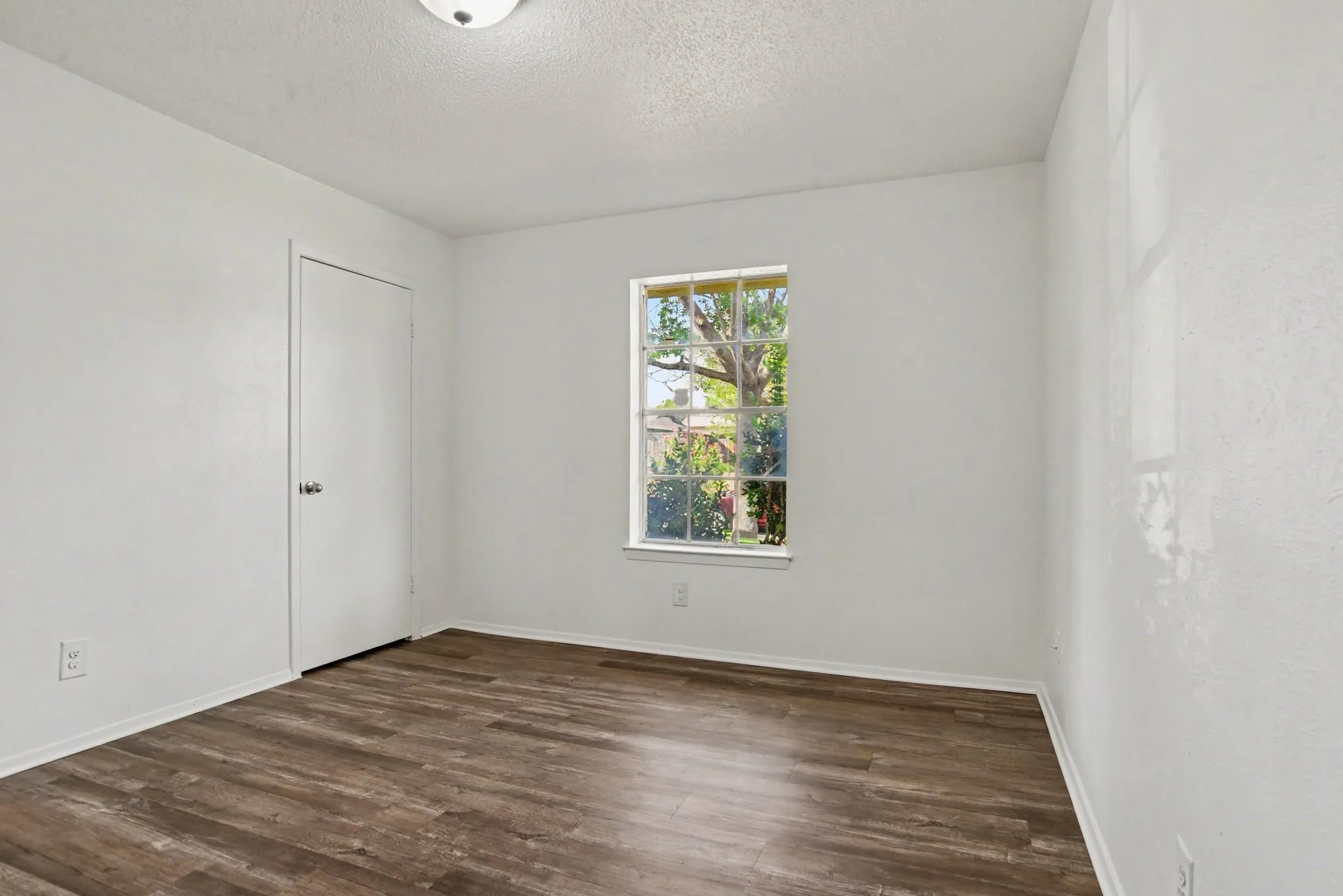 Single Family Residence For Sale in Dallas County , 714 Trend Drive, Garland, Texas 75043, 3 Bedroom, 2 Bathroom, 2 Garage spaces, 1,190 Sqft, built in 1971, mls#21350441, Real Estate Agent in Garland, Homes For Sale in Dallas county, Homes For Sale in Garland, Realtor in Garland Texas, Real Estate Brokerage Independent Realty Texas, Luminita Cordes Realtor