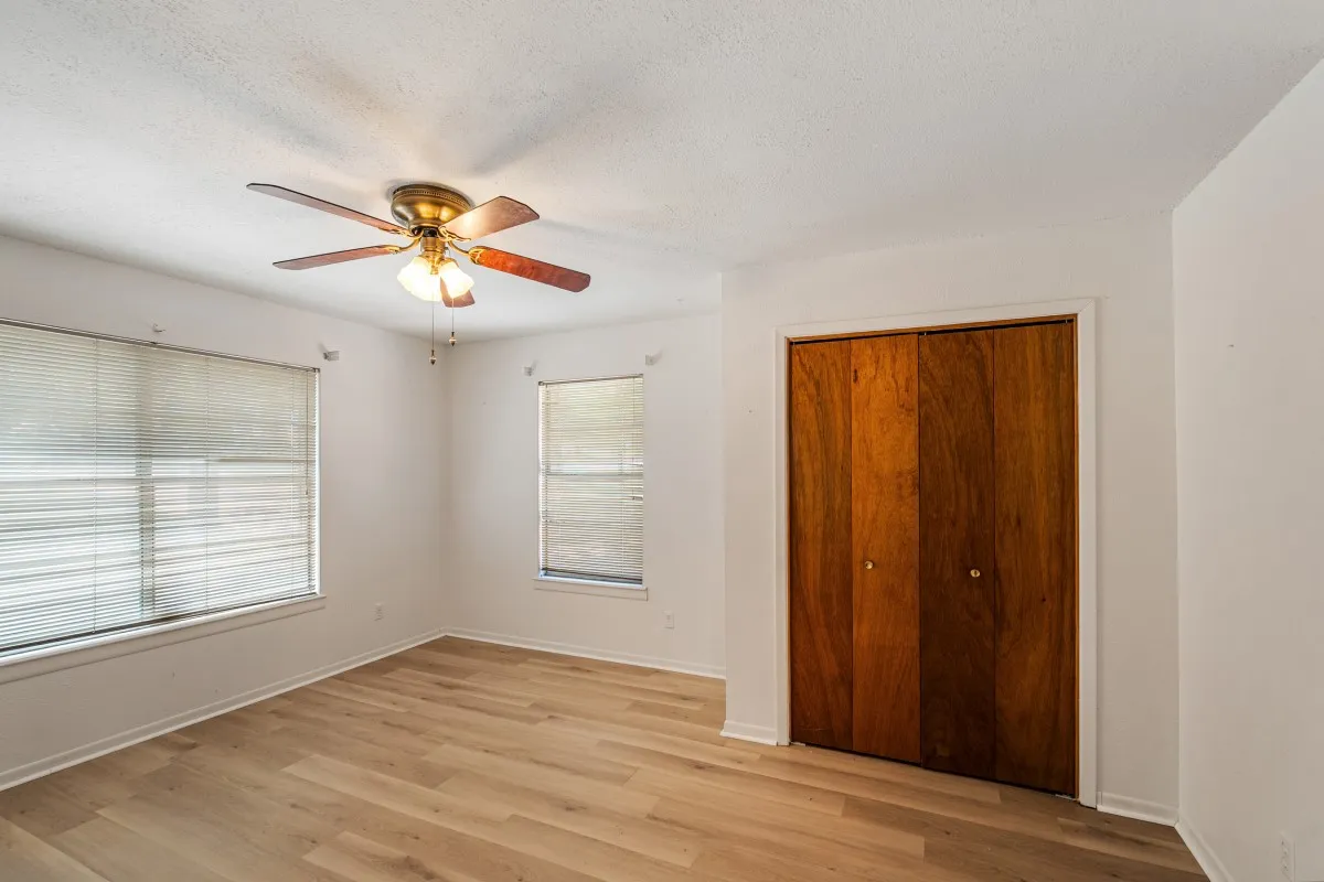 Single Family Residence For Sale in Henderson County , 2105 Lakeview Drive, Mabank, Texas 75156, 2 Bedroom, 2 Bathroom, 2 Garage spaces, 1,280 Sqft, built in 1981, mls#21355435, Real Estate Agent in Mabank, Homes For Sale in Henderson county, Homes For Sale in Mabank, Realtor in Mabank Texas, Real Estate Brokerage Independent Realty Texas, Luminita Cordes Realtor