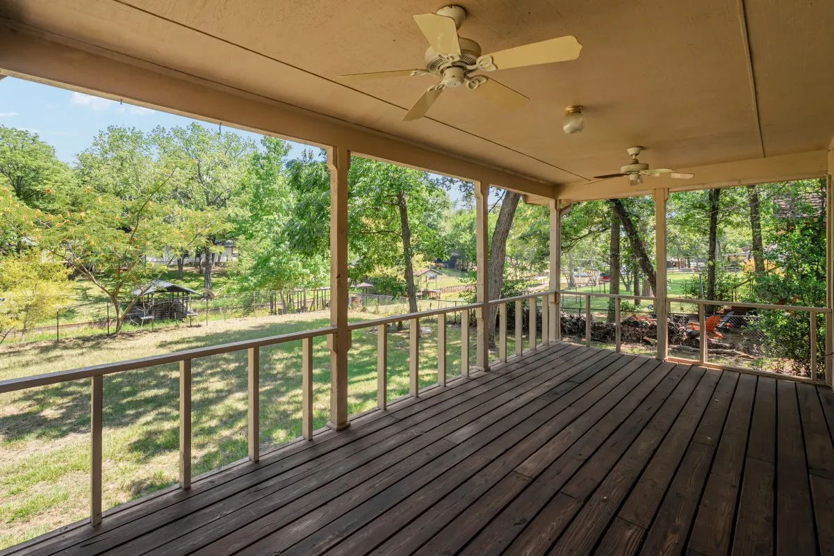 Single Family Residence For Sale in Henderson County , 2105 Lakeview Drive, Mabank, Texas 75156, 2 Bedroom, 2 Bathroom, 2 Garage spaces, 1,280 Sqft, built in 1981, mls#21355435, Real Estate Agent in Mabank, Homes For Sale in Henderson county, Homes For Sale in Mabank, Realtor in Mabank Texas, Real Estate Brokerage Independent Realty Texas, Luminita Cordes Realtor