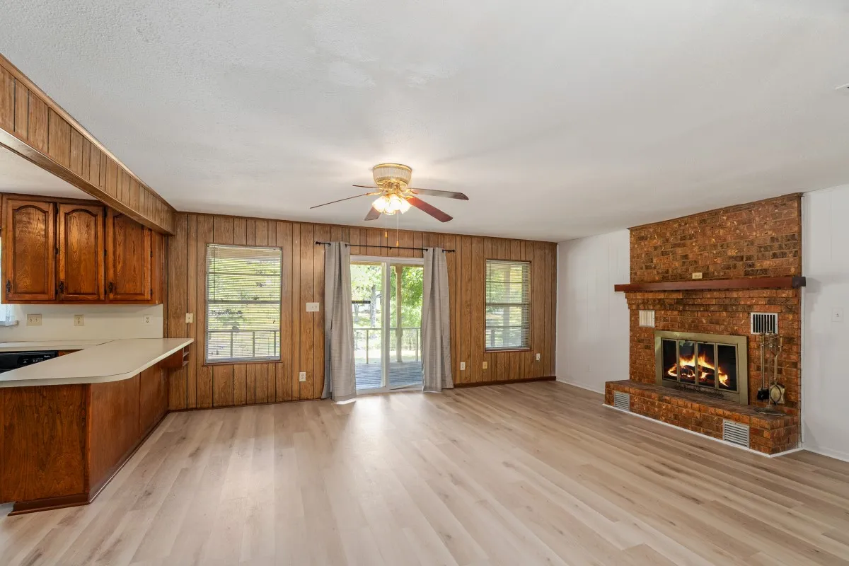 Single Family Residence For Sale in Henderson County , 2105 Lakeview Drive, Mabank, Texas 75156, 2 Bedroom, 2 Bathroom, 2 Garage spaces, 1,280 Sqft, built in 1981, mls#21355435, Real Estate Agent in Mabank, Homes For Sale in Henderson county, Homes For Sale in Mabank, Realtor in Mabank Texas, Real Estate Brokerage Independent Realty Texas, Luminita Cordes Realtor