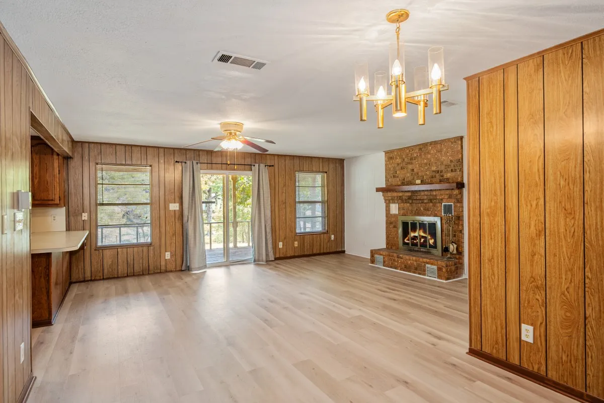 Single Family Residence For Sale in Henderson County , 2105 Lakeview Drive, Mabank, Texas 75156, 2 Bedroom, 2 Bathroom, 2 Garage spaces, 1,280 Sqft, built in 1981, mls#21355435, Real Estate Agent in Mabank, Homes For Sale in Henderson county, Homes For Sale in Mabank, Realtor in Mabank Texas, Real Estate Brokerage Independent Realty Texas, Luminita Cordes Realtor