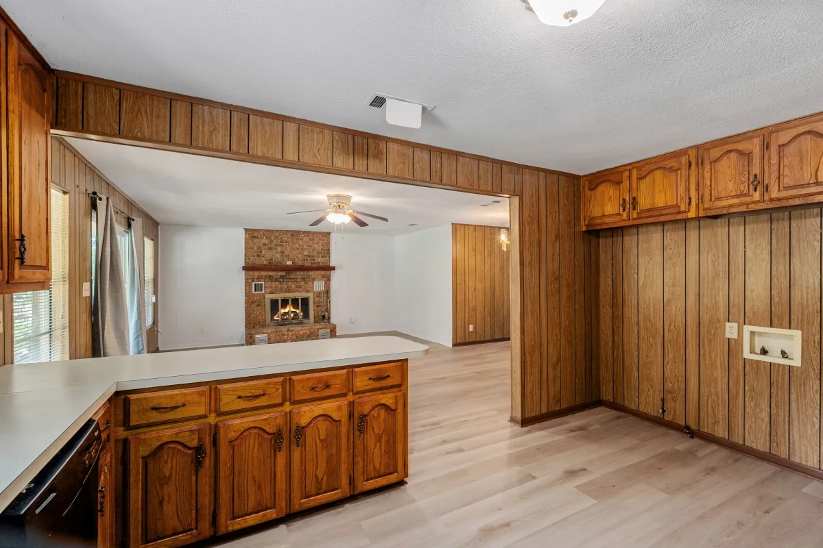 Single Family Residence For Sale in Henderson County , 2105 Lakeview Drive, Mabank, Texas 75156, 2 Bedroom, 2 Bathroom, 2 Garage spaces, 1,280 Sqft, built in 1981, mls#21355435, Real Estate Agent in Mabank, Homes For Sale in Henderson county, Homes For Sale in Mabank, Realtor in Mabank Texas, Real Estate Brokerage Independent Realty Texas, Luminita Cordes Realtor