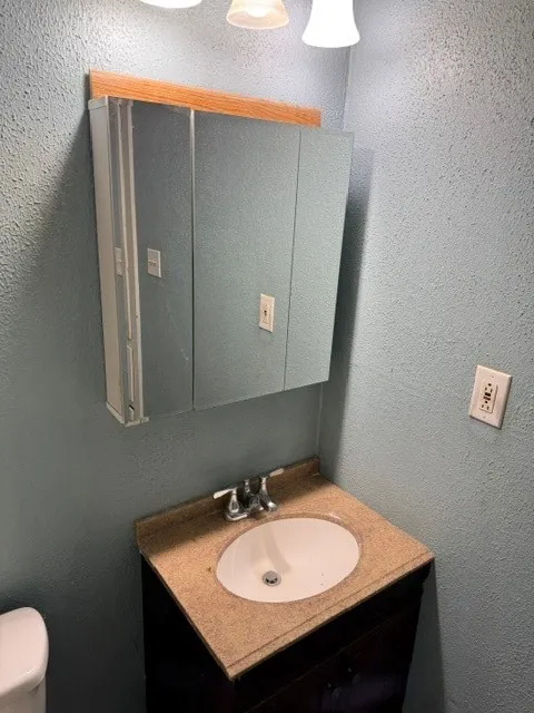 Single Family Residence For Sale in Hunt County , 6707 Finch Drive, Greenville, Texas 75402, 3 Bedroom, 2 Bathroom, 2 Garage spaces, 1,230 Sqft, built in 1980, mls#21356403, Real Estate Agent in Greenville, Homes For Sale in Hunt county, Homes For Sale in Greenville, Realtor in Greenville Texas, Real Estate Brokerage Independent Realty Texas, Luminita Cordes Realtor