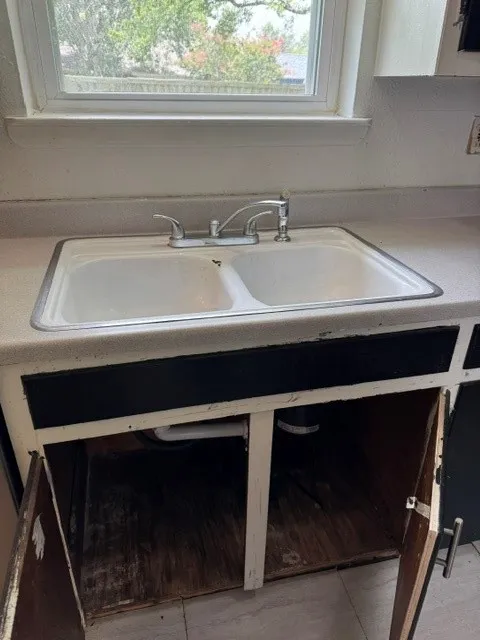 Single Family Residence For Sale in Hunt County , 6707 Finch Drive, Greenville, Texas 75402, 3 Bedroom, 2 Bathroom, 2 Garage spaces, 1,230 Sqft, built in 1980, mls#21356403, Real Estate Agent in Greenville, Homes For Sale in Hunt county, Homes For Sale in Greenville, Realtor in Greenville Texas, Real Estate Brokerage Independent Realty Texas, Luminita Cordes Realtor