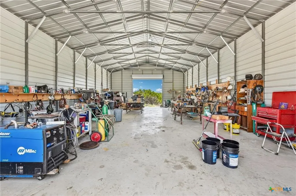Single Family Residence For Sale in Burnet County , 4211 County Road 103, Lampasas, Texas 76550, 5 Bedroom, 3 Bathroom, 1 Garage spaces, 3,220 Sqft, built in 2024, mls#21355630, Real Estate Agent in Lampasas, Homes For Sale in Burnet county, Homes For Sale in Lampasas, Realtor in Lampasas Texas, Real Estate Brokerage Independent Realty Texas, Luminita Cordes Realtor