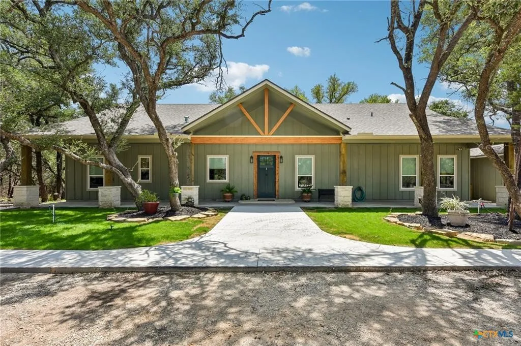 Single Family Residence For Sale in Burnet County , 4211 County Road 103, Lampasas, Texas 76550, 5 Bedroom, 3 Bathroom, 1 Garage spaces, 3,220 Sqft, built in 2024, mls#21355630, Real Estate Agent in Lampasas, Homes For Sale in Burnet county, Homes For Sale in Lampasas, Realtor in Lampasas Texas, Real Estate Brokerage Independent Realty Texas, Luminita Cordes Realtor