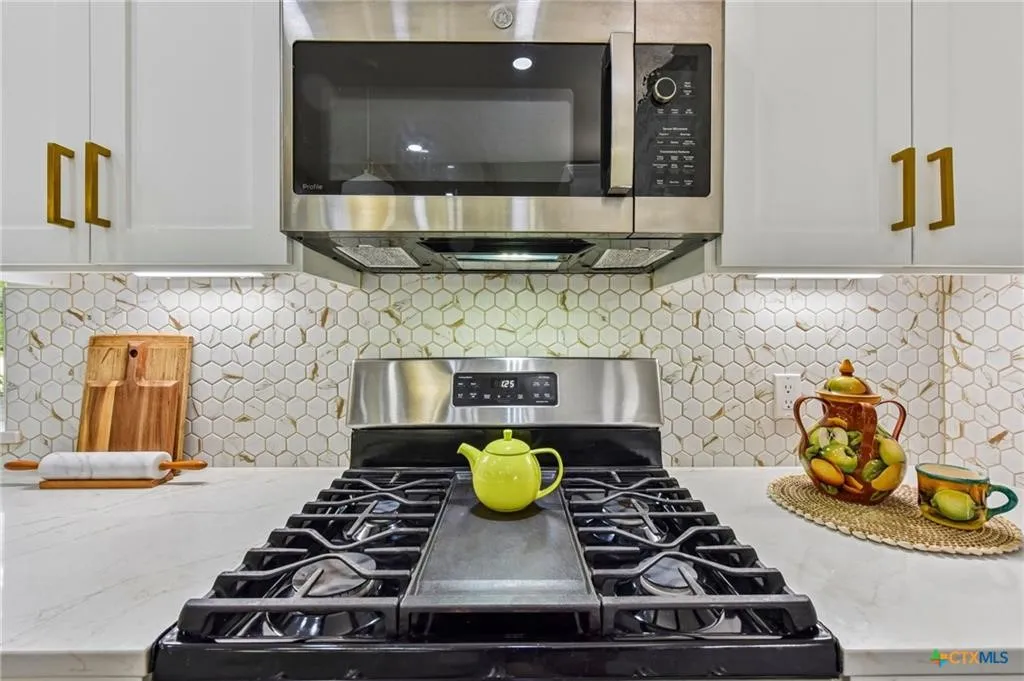 Single Family Residence For Sale in Burnet County , 4211 County Road 103, Lampasas, Texas 76550, 5 Bedroom, 3 Bathroom, 1 Garage spaces, 3,220 Sqft, built in 2024, mls#21355630, Real Estate Agent in Lampasas, Homes For Sale in Burnet county, Homes For Sale in Lampasas, Realtor in Lampasas Texas, Real Estate Brokerage Independent Realty Texas, Luminita Cordes Realtor
