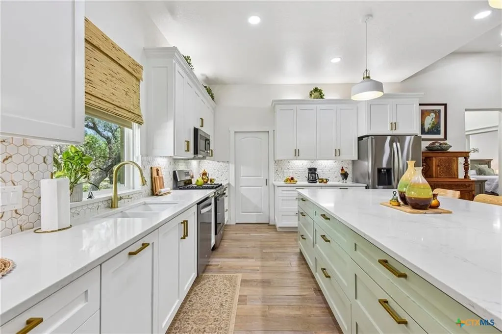Single Family Residence For Sale in Burnet County , 4211 County Road 103, Lampasas, Texas 76550, 5 Bedroom, 3 Bathroom, 1 Garage spaces, 3,220 Sqft, built in 2024, mls#21355630, Real Estate Agent in Lampasas, Homes For Sale in Burnet county, Homes For Sale in Lampasas, Realtor in Lampasas Texas, Real Estate Brokerage Independent Realty Texas, Luminita Cordes Realtor