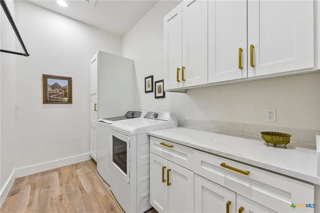 Single Family Residence For Sale in Burnet County , 4211 County Road 103, Lampasas, Texas 76550, 5 Bedroom, 3 Bathroom, 1 Garage spaces, 3,220 Sqft, built in 2024, mls#21355630, Real Estate Agent in Lampasas, Homes For Sale in Burnet county, Homes For Sale in Lampasas, Realtor in Lampasas Texas, Real Estate Brokerage Independent Realty Texas, Luminita Cordes Realtor