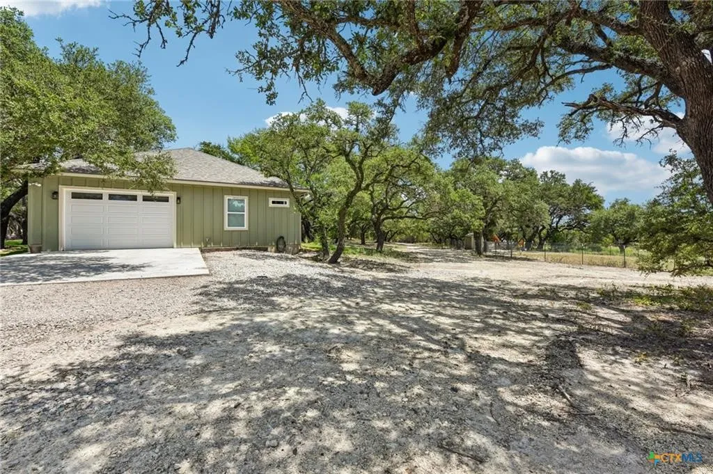 Single Family Residence For Sale in Burnet County , 4211 County Road 103, Lampasas, Texas 76550, 5 Bedroom, 3 Bathroom, 1 Garage spaces, 3,220 Sqft, built in 2024, mls#21355630, Real Estate Agent in Lampasas, Homes For Sale in Burnet county, Homes For Sale in Lampasas, Realtor in Lampasas Texas, Real Estate Brokerage Independent Realty Texas, Luminita Cordes Realtor