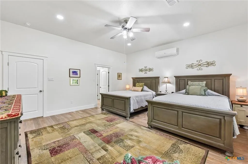 Single Family Residence For Sale in Burnet County , 4211 County Road 103, Lampasas, Texas 76550, 5 Bedroom, 3 Bathroom, 1 Garage spaces, 3,220 Sqft, built in 2024, mls#21355630, Real Estate Agent in Lampasas, Homes For Sale in Burnet county, Homes For Sale in Lampasas, Realtor in Lampasas Texas, Real Estate Brokerage Independent Realty Texas, Luminita Cordes Realtor