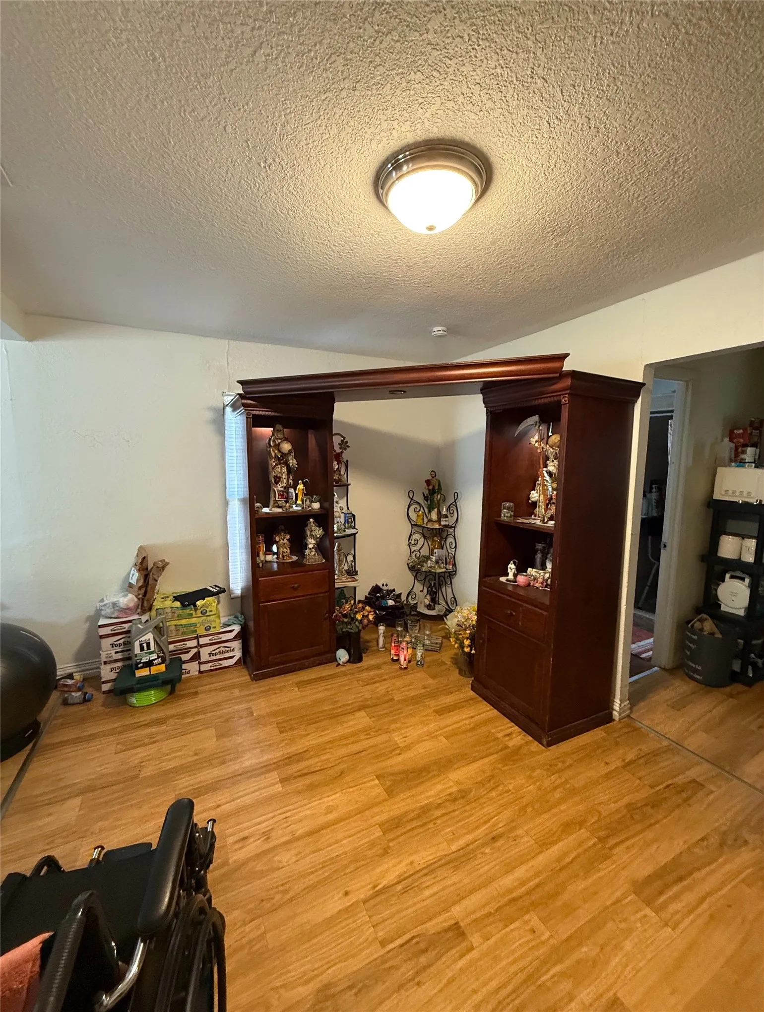 Single Family Residence For Sale in Tarrant County , 2118 Roosevelt Avenue, Fort Worth, Texas 76164, 2 Bedroom, 1 Bathroom, Garage spaces, 864 Sqft, built in 1925, mls#21356575, Real Estate Agent in Fort Worth, Homes For Sale in Tarrant county, Homes For Sale in Fort Worth, Realtor in Fort Worth Texas, Real Estate Brokerage Independent Realty Texas, Luminita Cordes Realtor