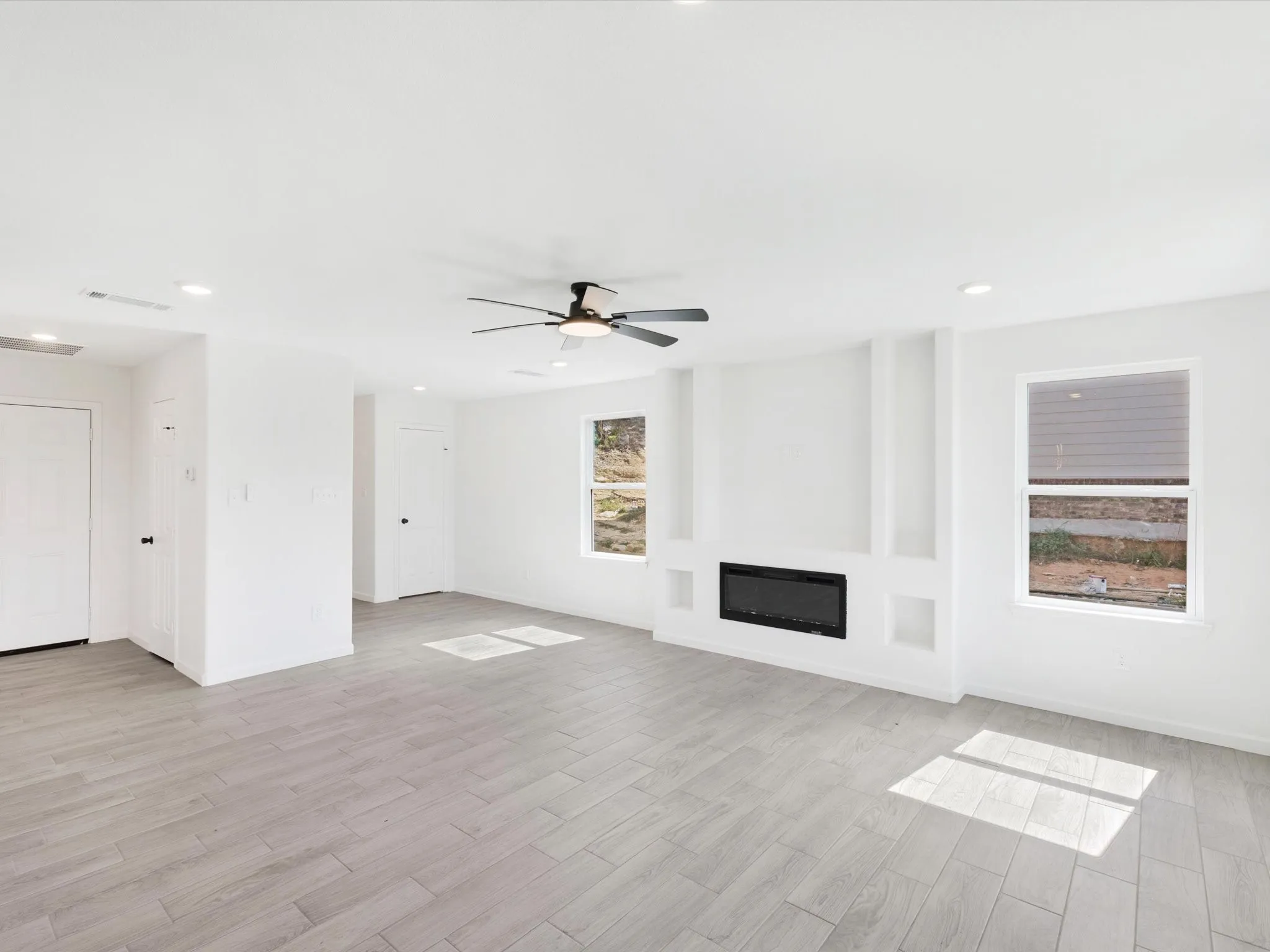Single Family Residence For Sale in Hood County , 1208 Ridgeview Circle, Granbury, Texas 76048, 3 Bedroom, 3 Bathroom, 2 Garage spaces, 2,242 Sqft, built in 2026, mls#21349136, Real Estate Agent in Granbury, Homes For Sale in Hood county, Homes For Sale in Granbury, Realtor in Granbury Texas, Real Estate Brokerage Independent Realty Texas, Luminita Cordes Realtor