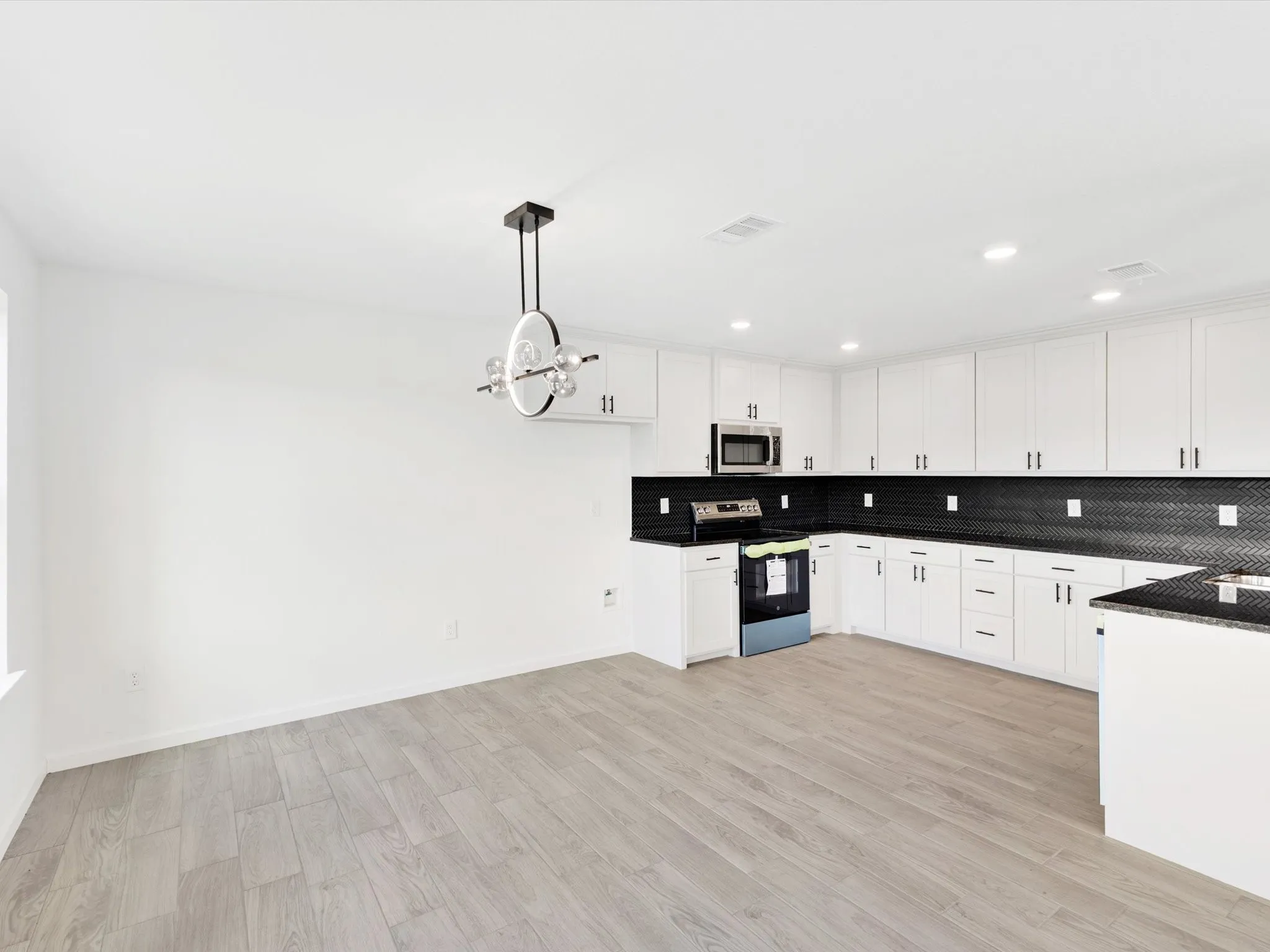 Single Family Residence For Sale in Hood County , 1208 Ridgeview Circle, Granbury, Texas 76048, 3 Bedroom, 3 Bathroom, 2 Garage spaces, 2,242 Sqft, built in 2026, mls#21349136, Real Estate Agent in Granbury, Homes For Sale in Hood county, Homes For Sale in Granbury, Realtor in Granbury Texas, Real Estate Brokerage Independent Realty Texas, Luminita Cordes Realtor