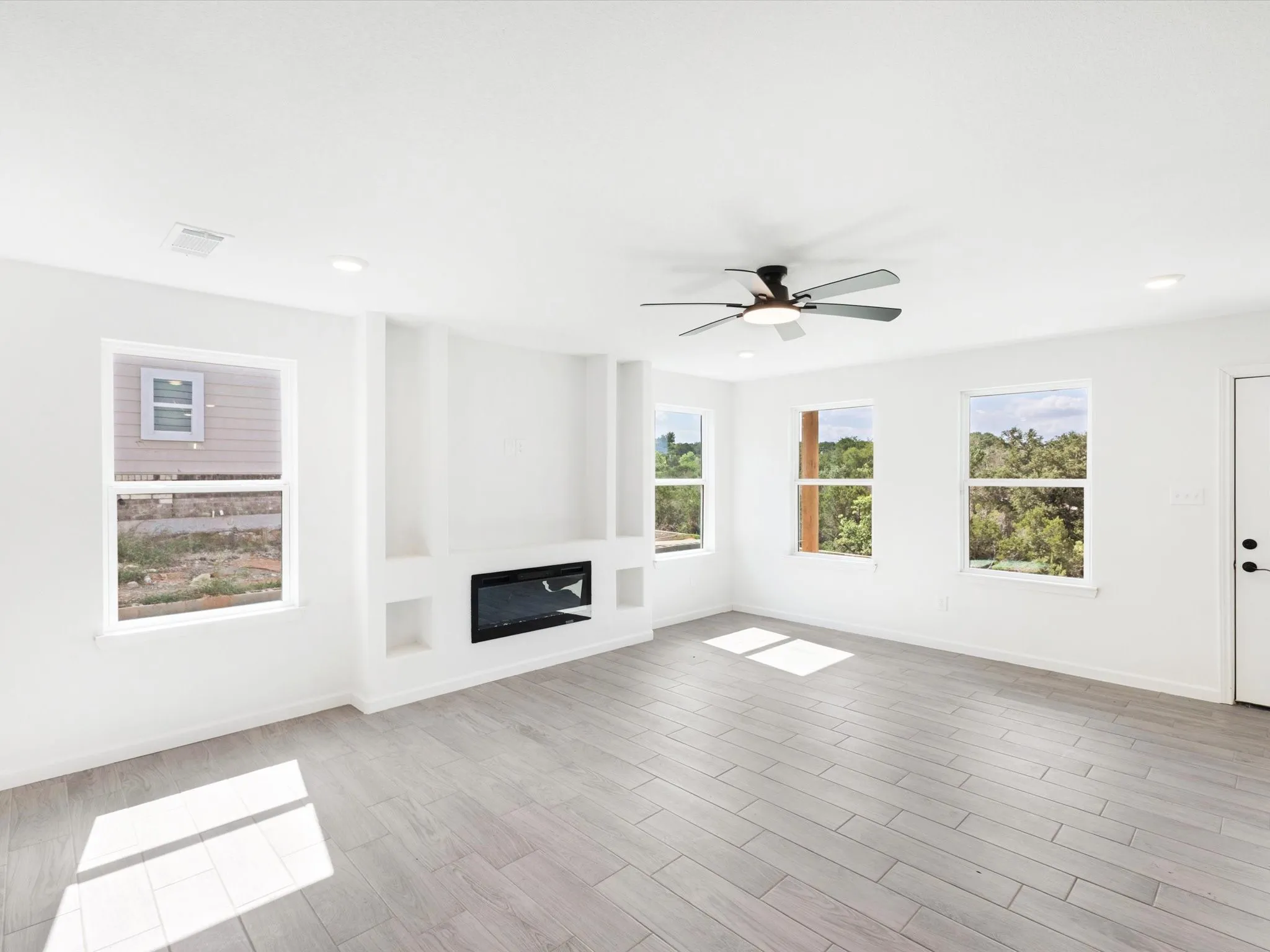 Single Family Residence For Sale in Hood County , 1208 Ridgeview Circle, Granbury, Texas 76048, 3 Bedroom, 3 Bathroom, 2 Garage spaces, 2,242 Sqft, built in 2026, mls#21349136, Real Estate Agent in Granbury, Homes For Sale in Hood county, Homes For Sale in Granbury, Realtor in Granbury Texas, Real Estate Brokerage Independent Realty Texas, Luminita Cordes Realtor