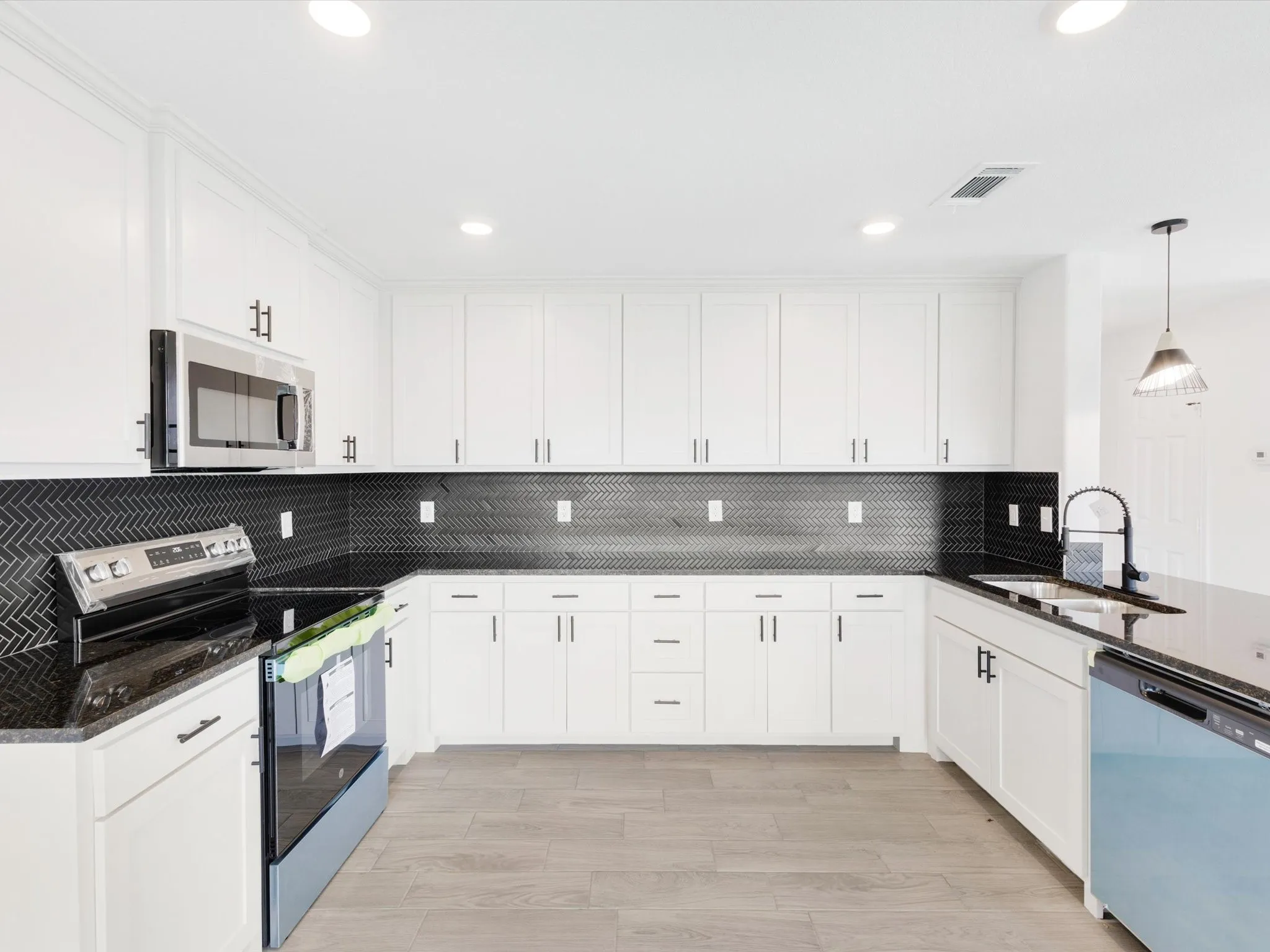 Single Family Residence For Sale in Hood County , 1208 Ridgeview Circle, Granbury, Texas 76048, 3 Bedroom, 3 Bathroom, 2 Garage spaces, 2,242 Sqft, built in 2026, mls#21349136, Real Estate Agent in Granbury, Homes For Sale in Hood county, Homes For Sale in Granbury, Realtor in Granbury Texas, Real Estate Brokerage Independent Realty Texas, Luminita Cordes Realtor