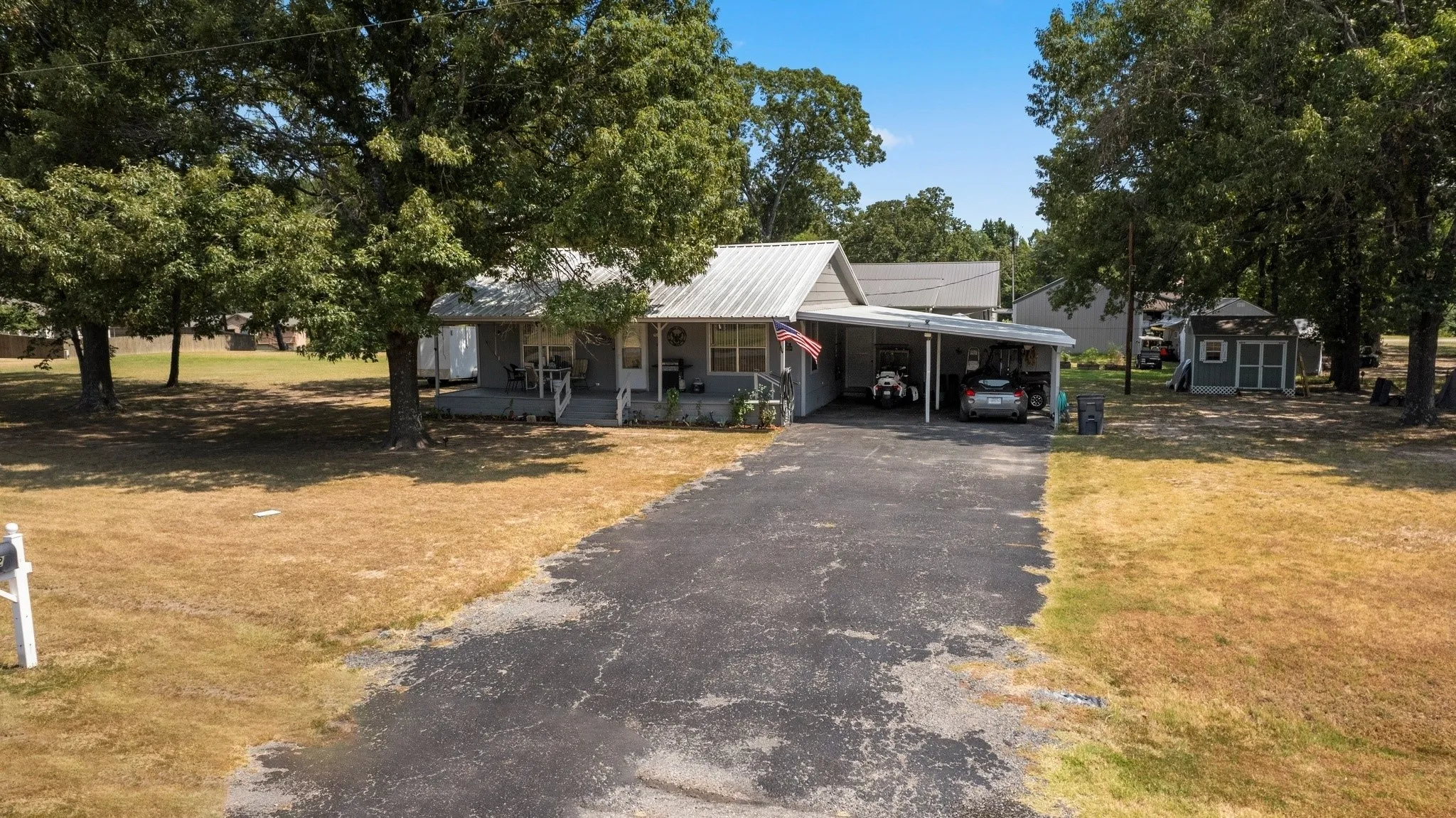 Single Family Residence For Sale in Wood County , 492 CR 1947, Yantis, Texas 75497, 2 Bedroom, 1 Bathroom, Garage spaces, 1,141 Sqft, built in 1998, mls#21355706, Real Estate Agent in Yantis, Homes For Sale in Wood county, Homes For Sale in Yantis, Realtor in Yantis Texas, Real Estate Brokerage Independent Realty Texas, Luminita Cordes Realtor