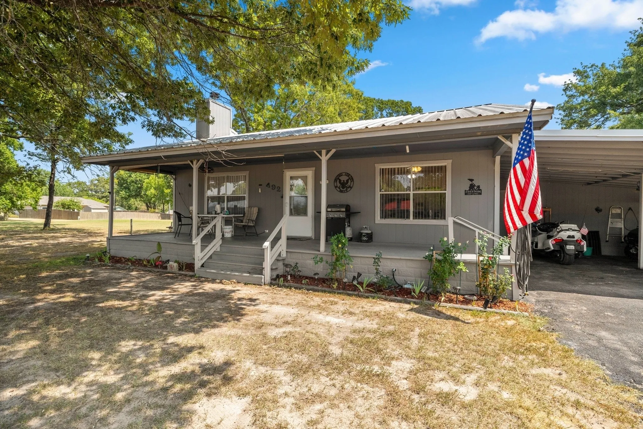 Single Family Residence For Sale in Wood County , 492 CR 1947, Yantis, Texas 75497, 2 Bedroom, 1 Bathroom, Garage spaces, 1,141 Sqft, built in 1998, mls#21355706, Real Estate Agent in Yantis, Homes For Sale in Wood county, Homes For Sale in Yantis, Realtor in Yantis Texas, Real Estate Brokerage Independent Realty Texas, Luminita Cordes Realtor