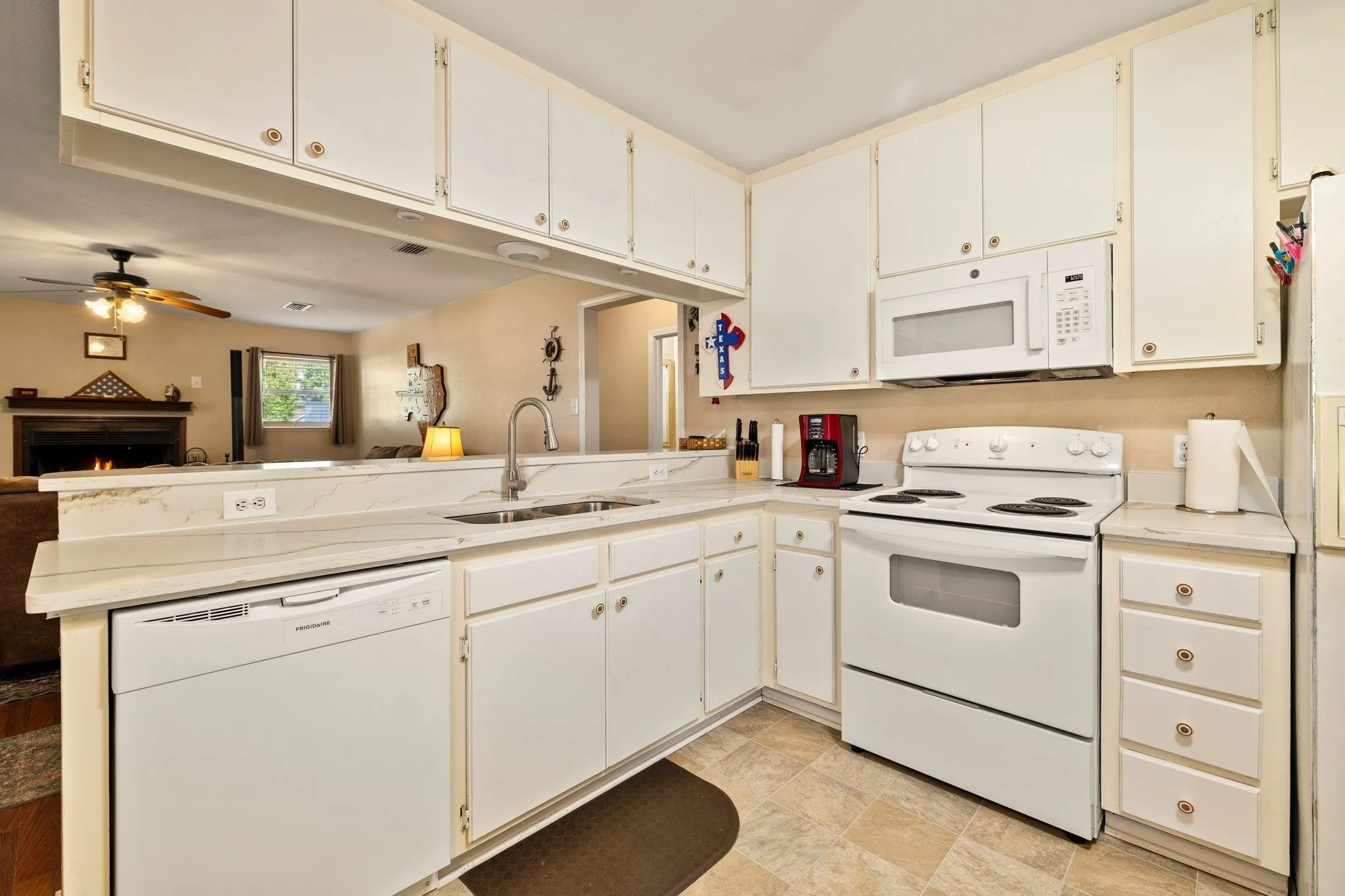Single Family Residence For Sale in Wood County , 492 CR 1947, Yantis, Texas 75497, 2 Bedroom, 1 Bathroom, Garage spaces, 1,141 Sqft, built in 1998, mls#21355706, Real Estate Agent in Yantis, Homes For Sale in Wood county, Homes For Sale in Yantis, Realtor in Yantis Texas, Real Estate Brokerage Independent Realty Texas, Luminita Cordes Realtor