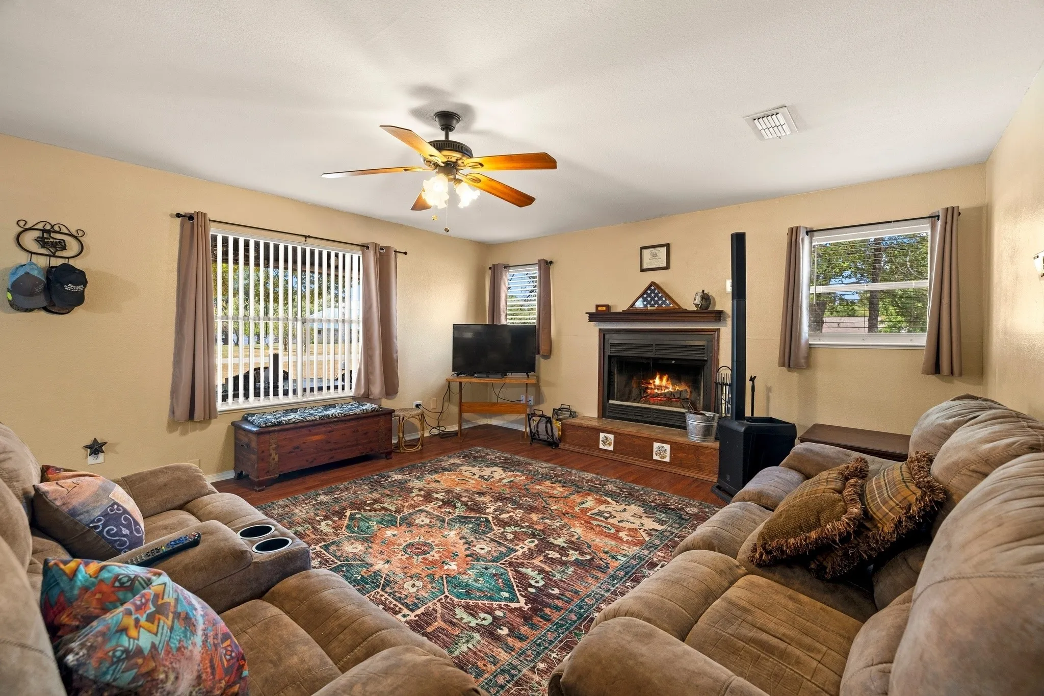 Single Family Residence For Sale in Wood County , 492 CR 1947, Yantis, Texas 75497, 2 Bedroom, 1 Bathroom, Garage spaces, 1,141 Sqft, built in 1998, mls#21355706, Real Estate Agent in Yantis, Homes For Sale in Wood county, Homes For Sale in Yantis, Realtor in Yantis Texas, Real Estate Brokerage Independent Realty Texas, Luminita Cordes Realtor