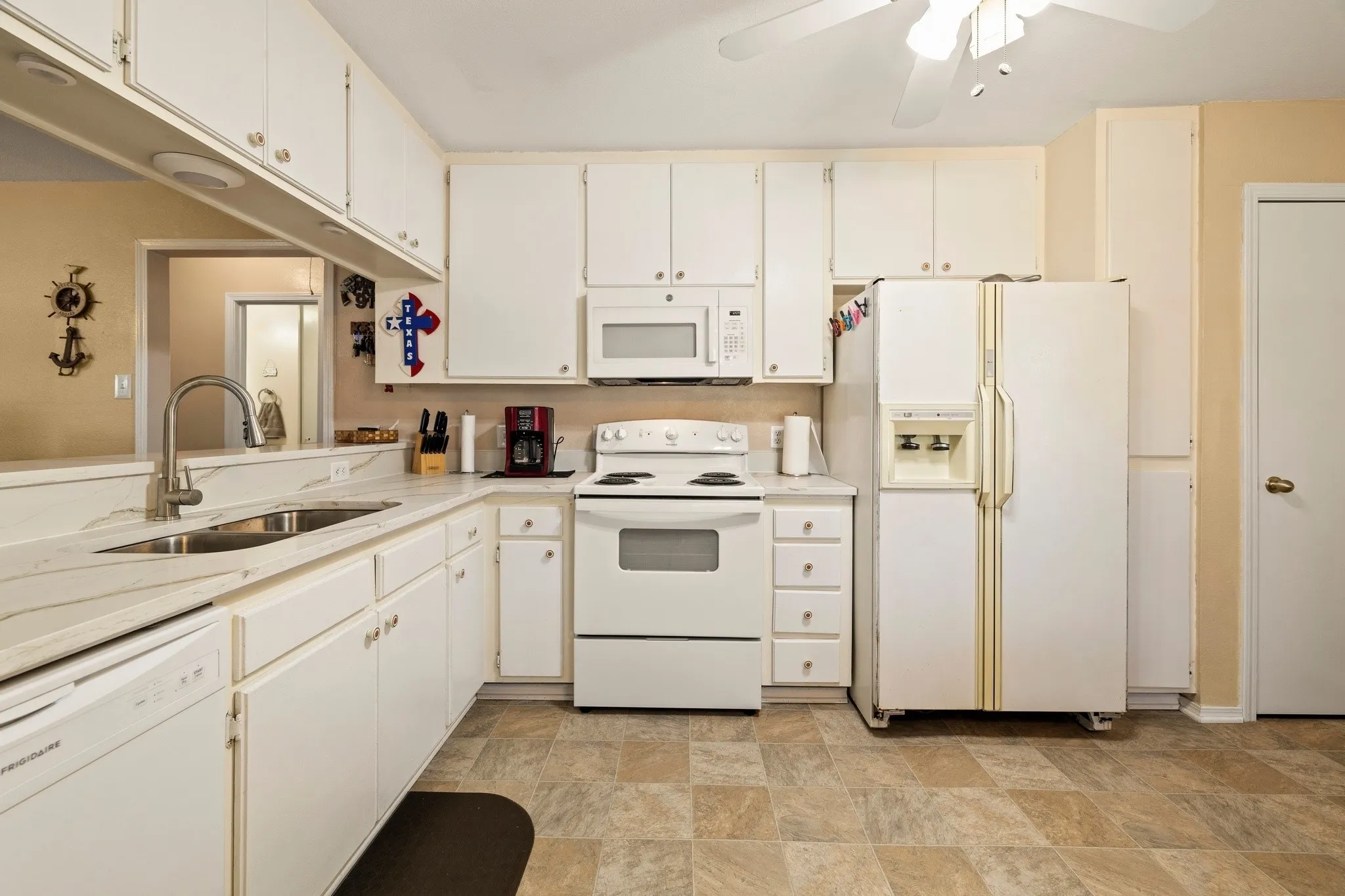 Single Family Residence For Sale in Wood County , 492 CR 1947, Yantis, Texas 75497, 2 Bedroom, 1 Bathroom, Garage spaces, 1,141 Sqft, built in 1998, mls#21355706, Real Estate Agent in Yantis, Homes For Sale in Wood county, Homes For Sale in Yantis, Realtor in Yantis Texas, Real Estate Brokerage Independent Realty Texas, Luminita Cordes Realtor