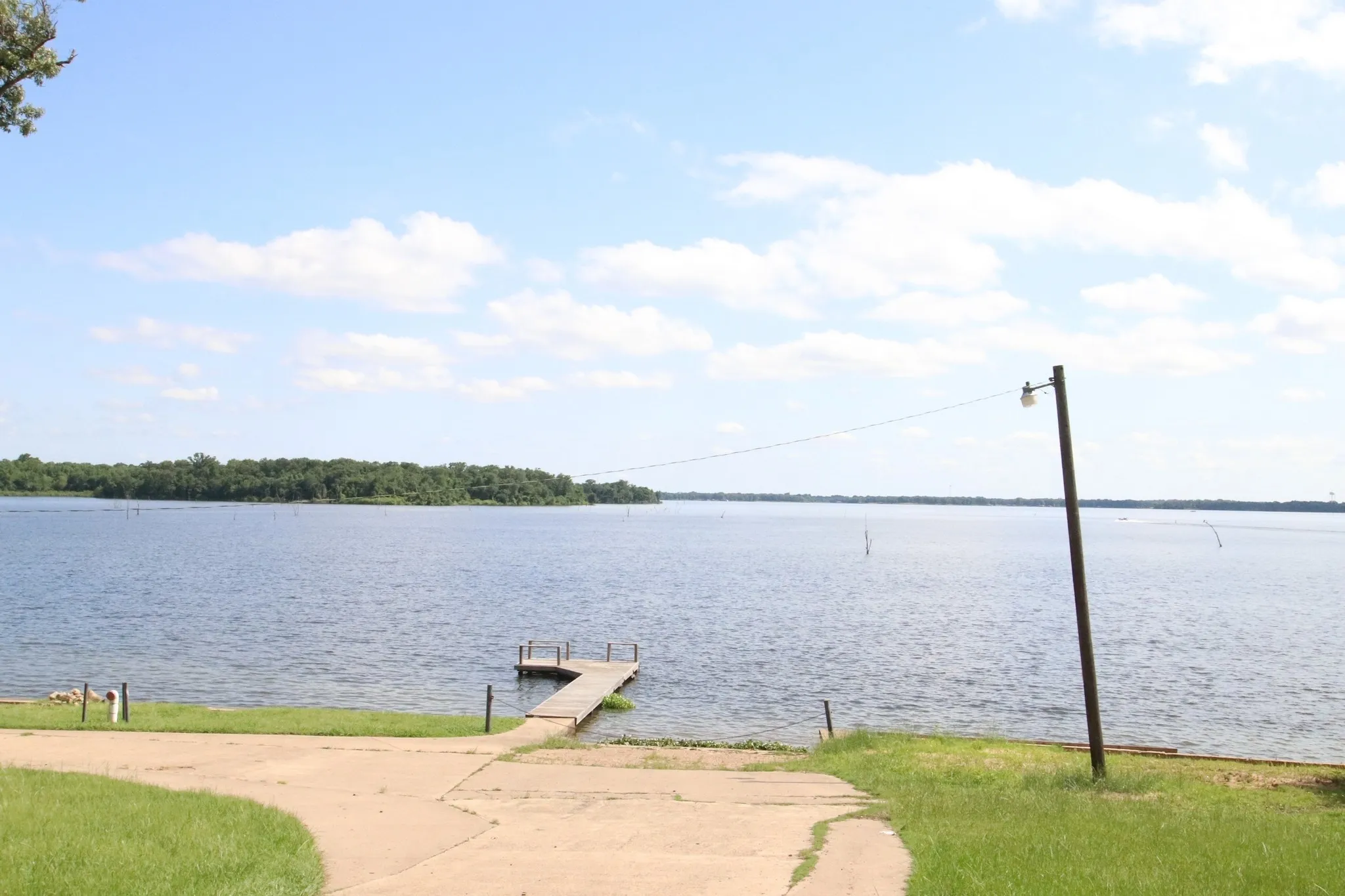 Single Family Residence For Sale in Wood County , 492 CR 1947, Yantis, Texas 75497, 2 Bedroom, 1 Bathroom, Garage spaces, 1,141 Sqft, built in 1998, mls#21355706, Real Estate Agent in Yantis, Homes For Sale in Wood county, Homes For Sale in Yantis, Realtor in Yantis Texas, Real Estate Brokerage Independent Realty Texas, Luminita Cordes Realtor