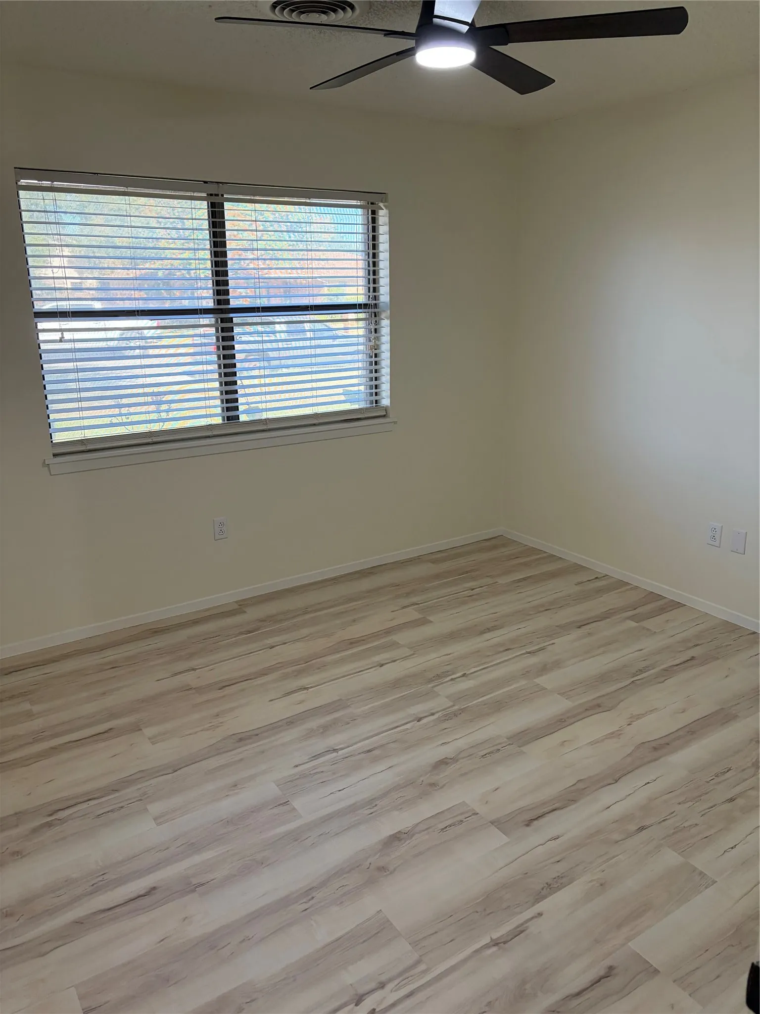 Single Family Residence For Sale in Taylor County , 3009 Button Willow Parkway, Abilene, Texas 79606, 3 Bedroom, 2 Bathroom, 2 Garage spaces, 1,670 Sqft, built in 1981, mls#21355471, Real Estate Agent in Abilene, Homes For Sale in Taylor county, Homes For Sale in Abilene, Realtor in Abilene Texas, Real Estate Brokerage Independent Realty Texas, Luminita Cordes Realtor