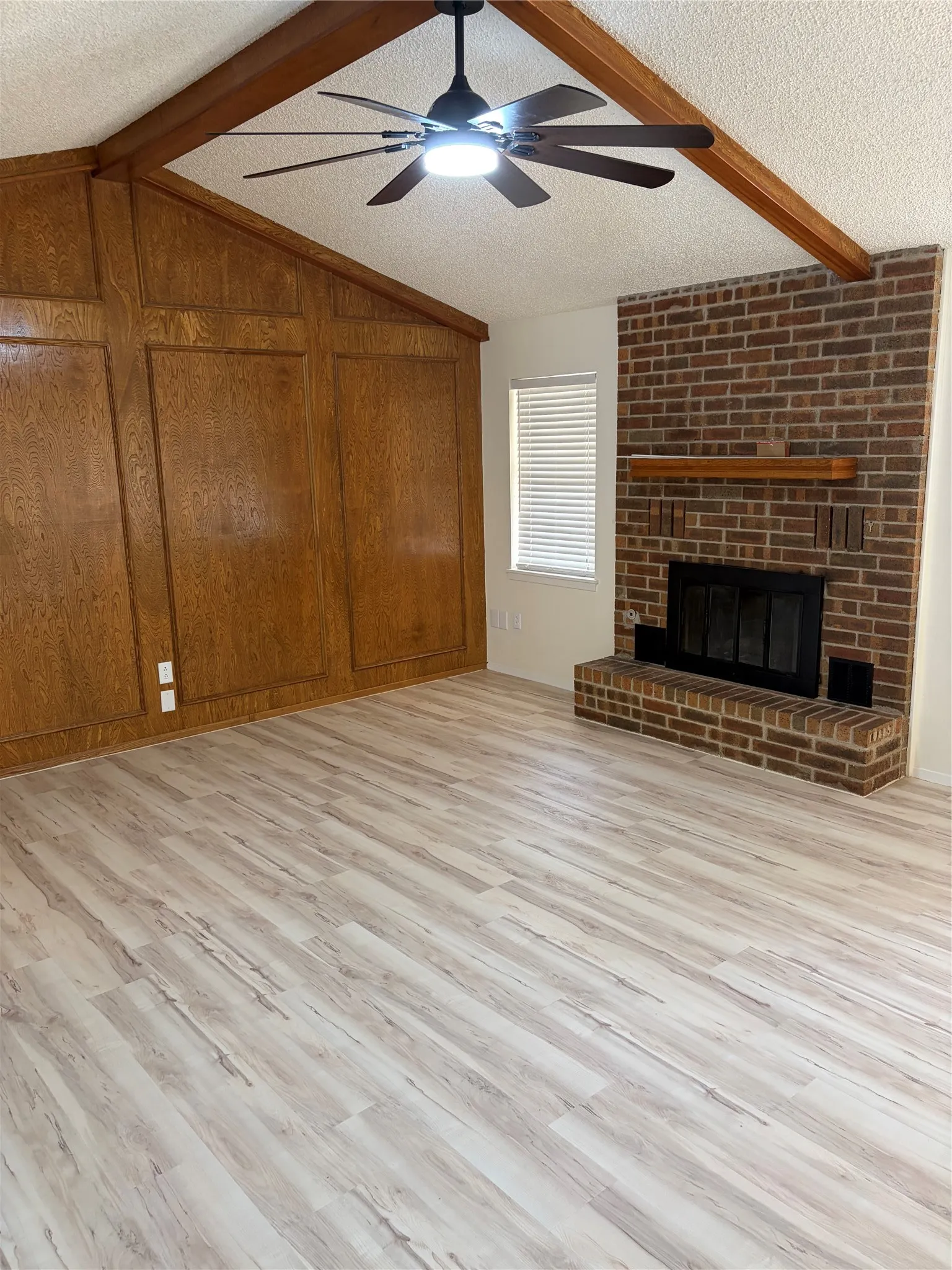 Single Family Residence For Sale in Taylor County , 3009 Button Willow Parkway, Abilene, Texas 79606, 3 Bedroom, 2 Bathroom, 2 Garage spaces, 1,670 Sqft, built in 1981, mls#21355471, Real Estate Agent in Abilene, Homes For Sale in Taylor county, Homes For Sale in Abilene, Realtor in Abilene Texas, Real Estate Brokerage Independent Realty Texas, Luminita Cordes Realtor