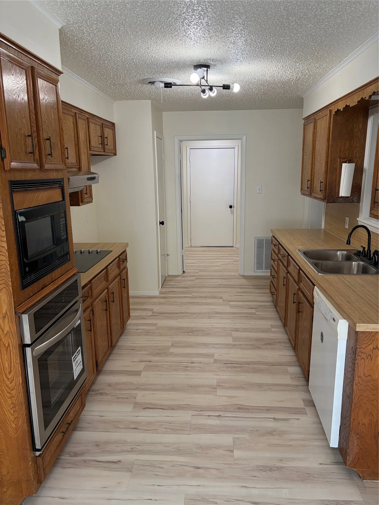 Single Family Residence For Sale in Taylor County , 3009 Button Willow Parkway, Abilene, Texas 79606, 3 Bedroom, 2 Bathroom, 2 Garage spaces, 1,670 Sqft, built in 1981, mls#21355471, Real Estate Agent in Abilene, Homes For Sale in Taylor county, Homes For Sale in Abilene, Realtor in Abilene Texas, Real Estate Brokerage Independent Realty Texas, Luminita Cordes Realtor