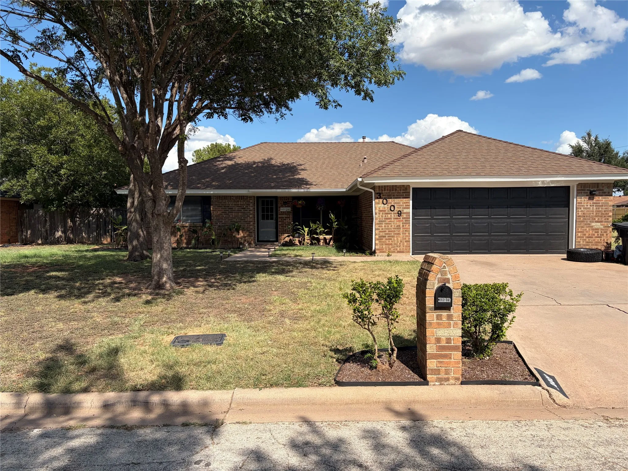 Single Family Residence For Sale in Taylor County , 3009 Button Willow Parkway, Abilene, Texas 79606, 3 Bedroom, 2 Bathroom, 2 Garage spaces, 1,670 Sqft, built in 1981, mls#21355471, Real Estate Agent in Abilene, Homes For Sale in Taylor county, Homes For Sale in Abilene, Realtor in Abilene Texas, Real Estate Brokerage Independent Realty Texas, Luminita Cordes Realtor