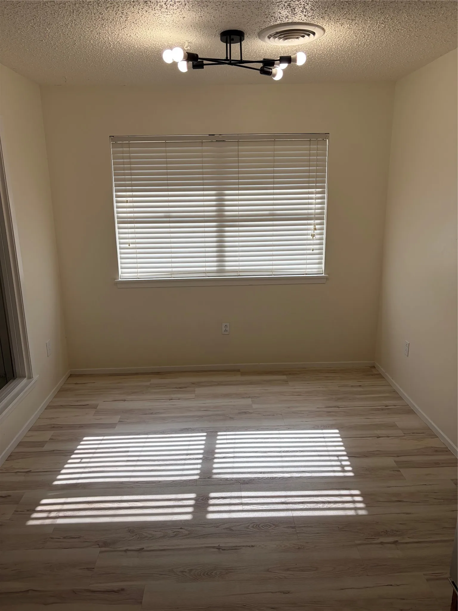 Kitchen dining area