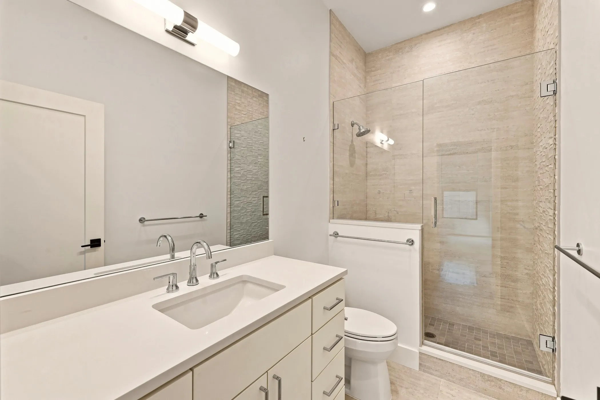 Single Family Residence For Sale in Dallas County , 6939 Southridge Drive, Dallas, Texas 75214, 4 Bedroom, 5 Bathroom, 2 Garage spaces, 3,511 Sqft, built in 1950, mls#21352679, Real Estate Agent in Dallas, Homes For Sale in Dallas county, Homes For Sale in Dallas, Realtor in Dallas Texas, Real Estate Brokerage Independent Realty Texas, Luminita Cordes Realtor