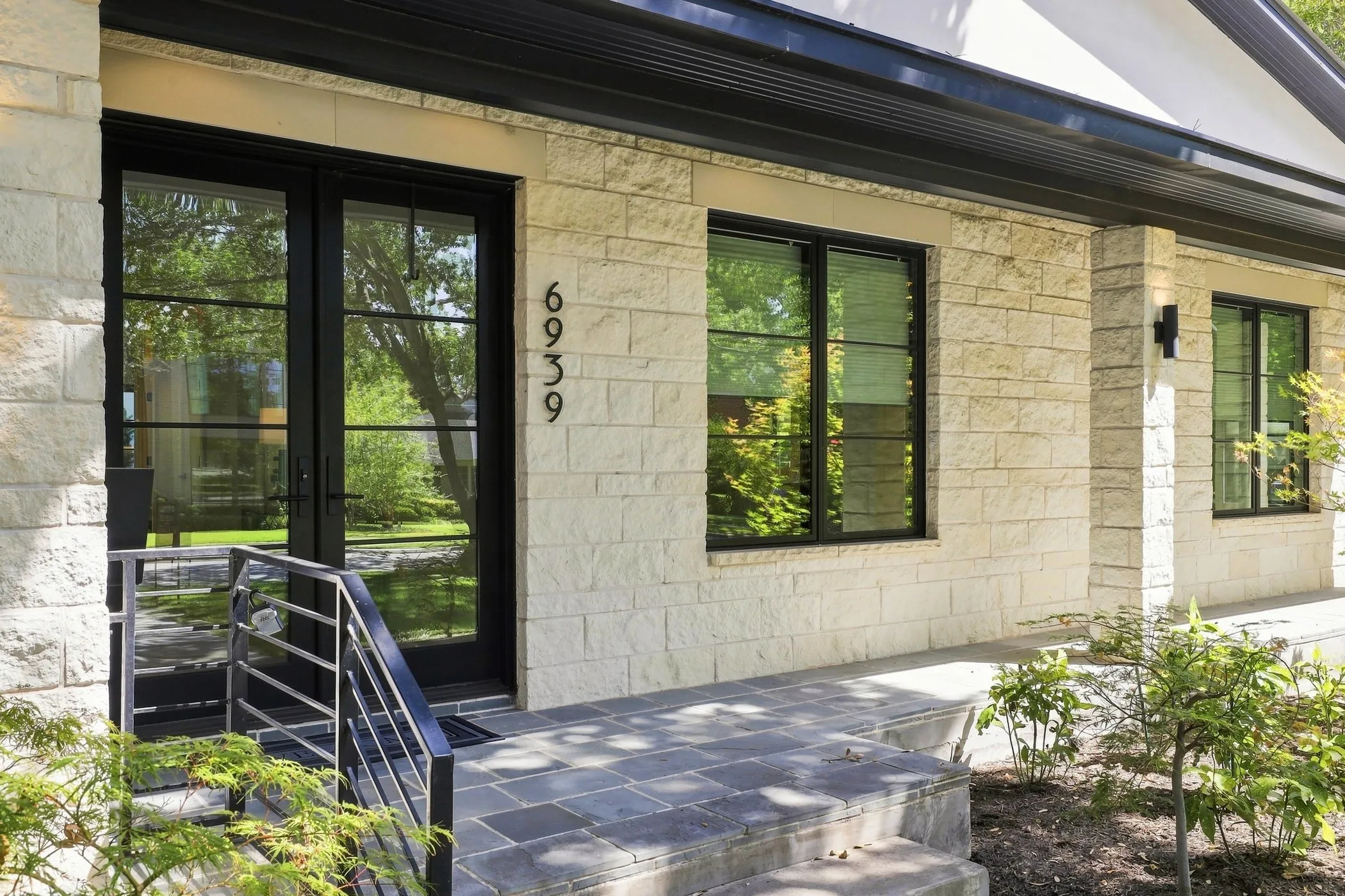Single Family Residence For Sale in Dallas County , 6939 Southridge Drive, Dallas, Texas 75214, 4 Bedroom, 5 Bathroom, 2 Garage spaces, 3,511 Sqft, built in 1950, mls#21352679, Real Estate Agent in Dallas, Homes For Sale in Dallas county, Homes For Sale in Dallas, Realtor in Dallas Texas, Real Estate Brokerage Independent Realty Texas, Luminita Cordes Realtor