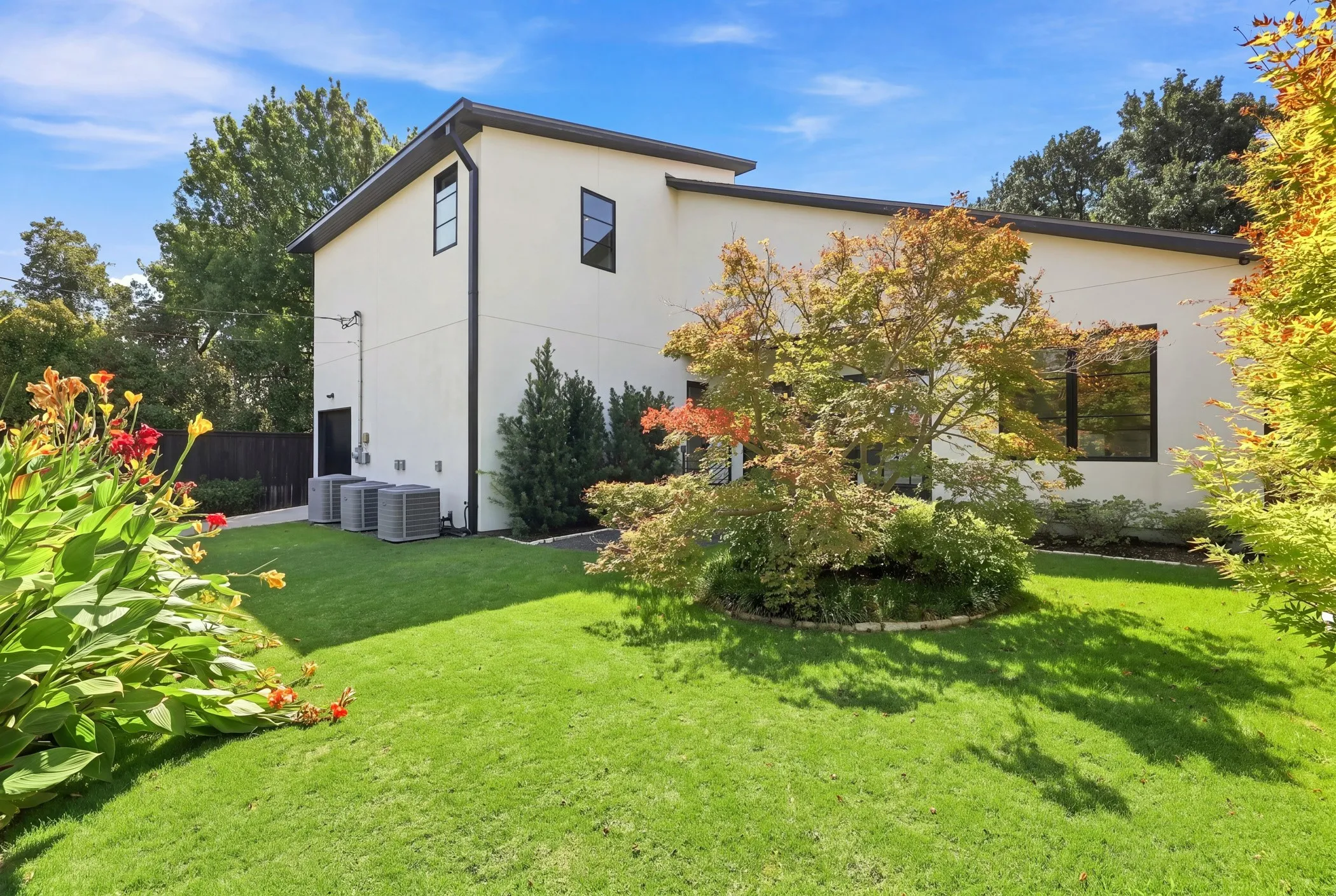 Single Family Residence For Sale in Dallas County , 6939 Southridge Drive, Dallas, Texas 75214, 4 Bedroom, 5 Bathroom, 2 Garage spaces, 3,511 Sqft, built in 1950, mls#21352679, Real Estate Agent in Dallas, Homes For Sale in Dallas county, Homes For Sale in Dallas, Realtor in Dallas Texas, Real Estate Brokerage Independent Realty Texas, Luminita Cordes Realtor