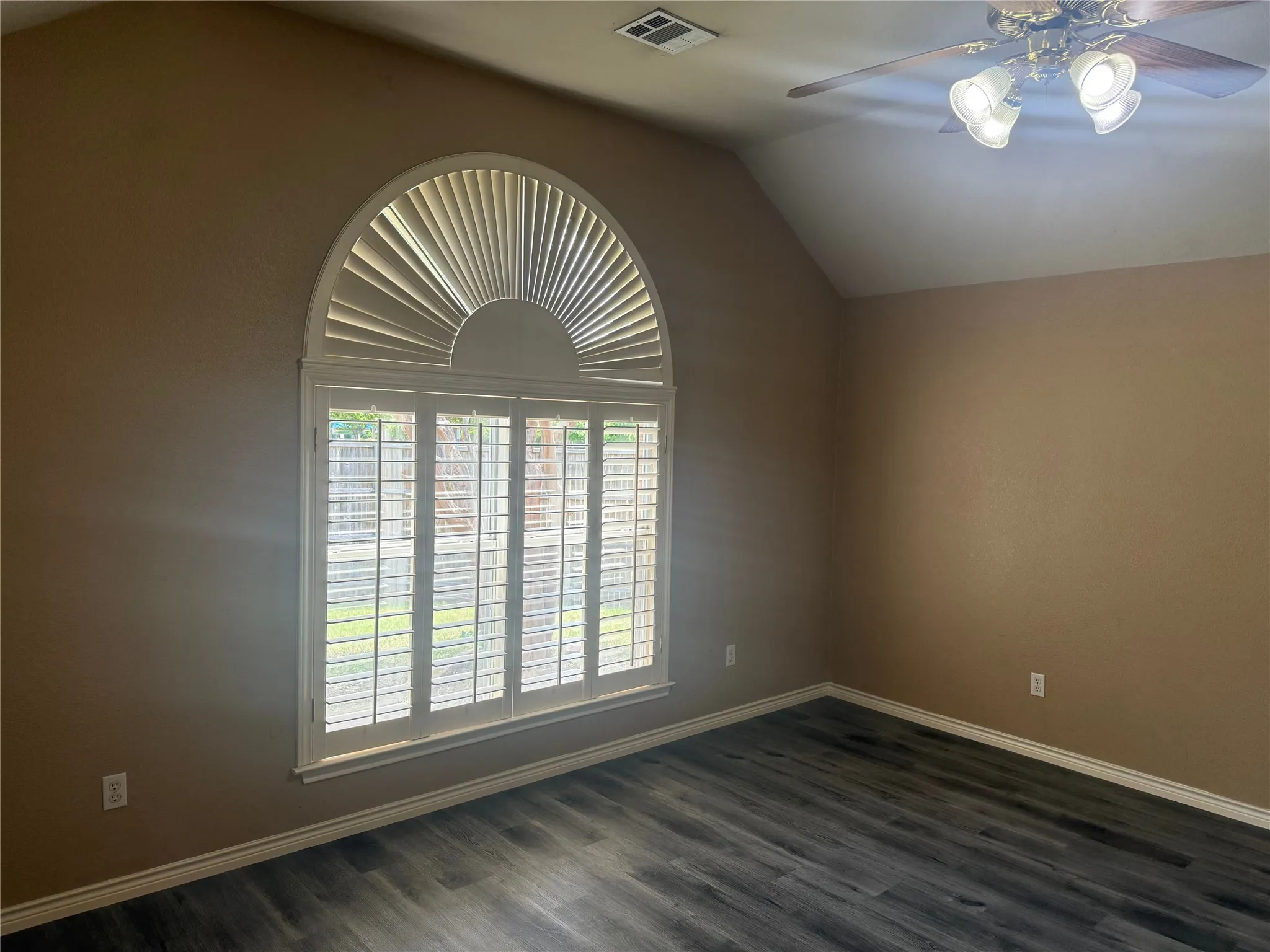 Single Family Residence For Rent in Collin County , 9200 Fairwood Court, Plano, Texas 75025, 4 Bedroom, 2 Bathroom, 2 Garage spaces, 2,137 Sqft, built in 1997, mls#21354800, Real Estate Agent in Plano, Homes For Rent in Collin county, Homes For Rent in Plano, Realtor in Plano Texas, Real Estate Brokerage Independent Realty Texas, Luminita Cordes Realtor