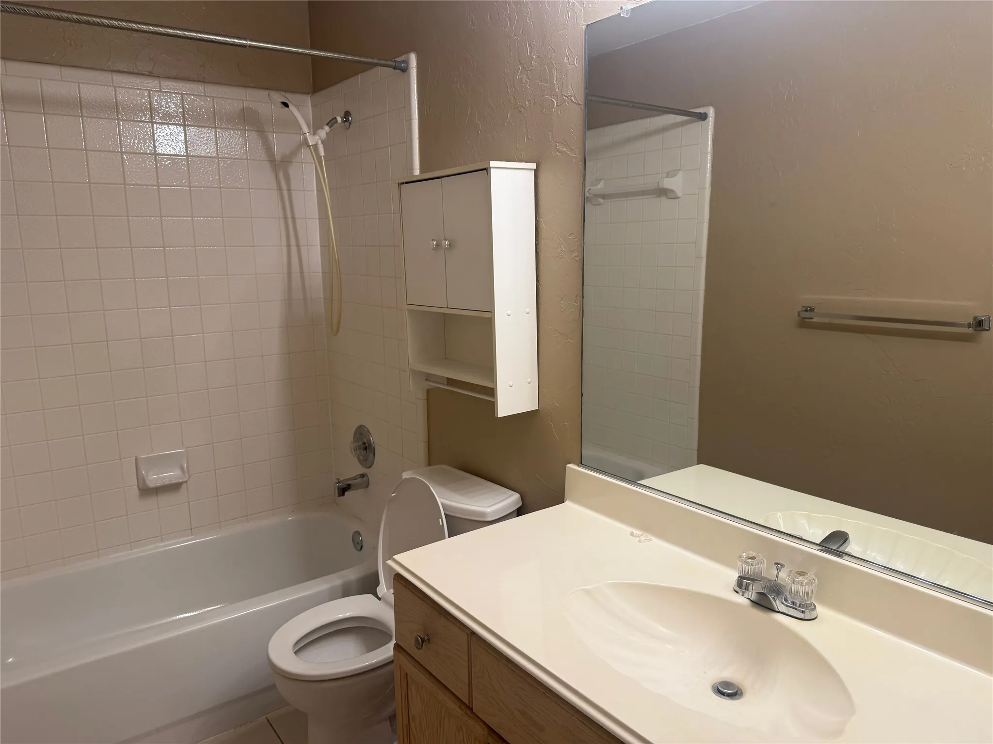 Single Family Residence For Rent in Collin County , 9200 Fairwood Court, Plano, Texas 75025, 4 Bedroom, 2 Bathroom, 2 Garage spaces, 2,137 Sqft, built in 1997, mls#21354800, Real Estate Agent in Plano, Homes For Rent in Collin county, Homes For Rent in Plano, Realtor in Plano Texas, Real Estate Brokerage Independent Realty Texas, Luminita Cordes Realtor
