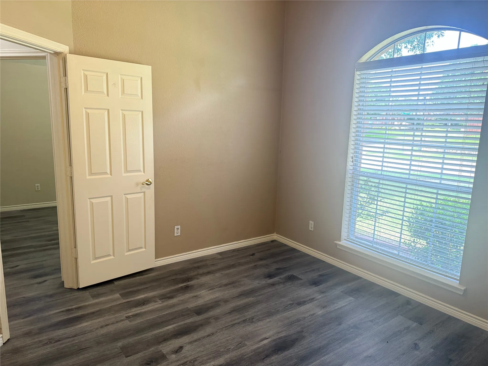 Single Family Residence For Rent in Collin County , 9200 Fairwood Court, Plano, Texas 75025, 4 Bedroom, 2 Bathroom, 2 Garage spaces, 2,137 Sqft, built in 1997, mls#21354800, Real Estate Agent in Plano, Homes For Rent in Collin county, Homes For Rent in Plano, Realtor in Plano Texas, Real Estate Brokerage Independent Realty Texas, Luminita Cordes Realtor