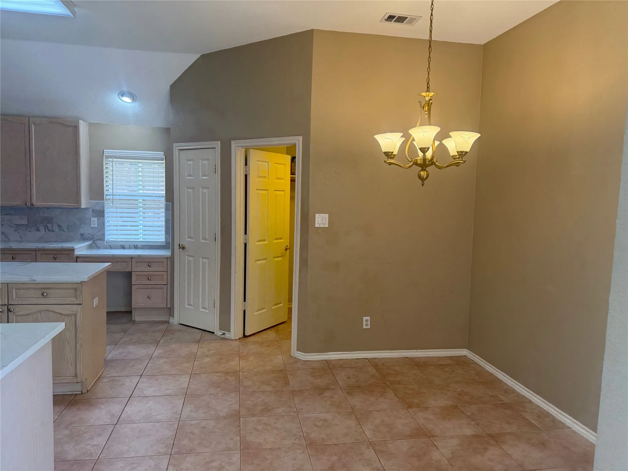 Single Family Residence For Rent in Collin County , 9200 Fairwood Court, Plano, Texas 75025, 4 Bedroom, 2 Bathroom, 2 Garage spaces, 2,137 Sqft, built in 1997, mls#21354800, Real Estate Agent in Plano, Homes For Rent in Collin county, Homes For Rent in Plano, Realtor in Plano Texas, Real Estate Brokerage Independent Realty Texas, Luminita Cordes Realtor