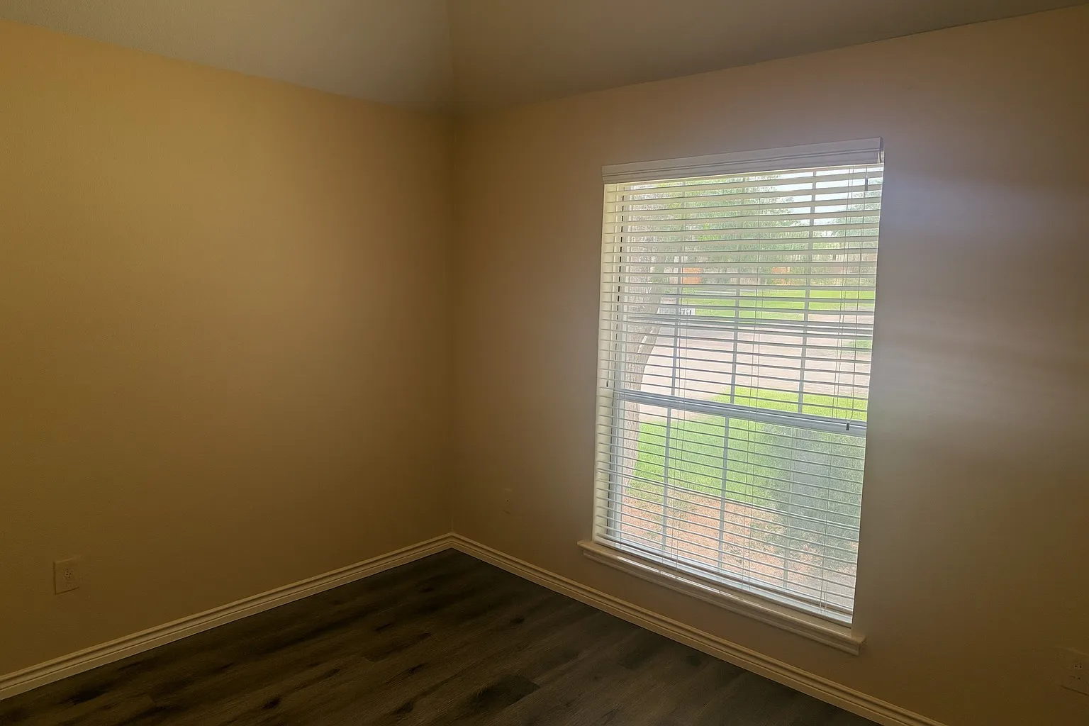 Single Family Residence For Rent in Collin County , 9200 Fairwood Court, Plano, Texas 75025, 4 Bedroom, 2 Bathroom, 2 Garage spaces, 2,137 Sqft, built in 1997, mls#21354800, Real Estate Agent in Plano, Homes For Rent in Collin county, Homes For Rent in Plano, Realtor in Plano Texas, Real Estate Brokerage Independent Realty Texas, Luminita Cordes Realtor