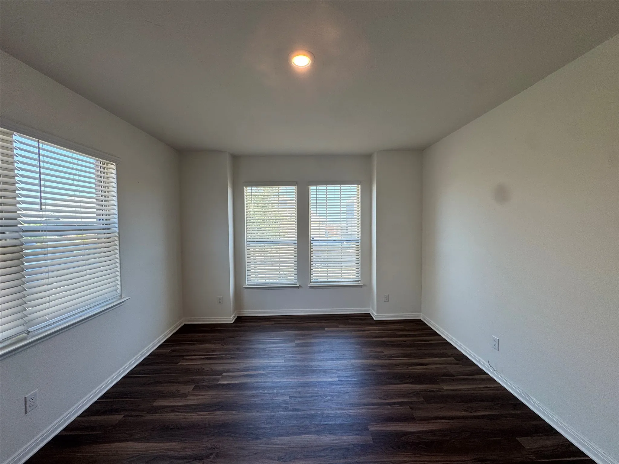 Single Family Residence For Rent in Tarrant County , 7512 Noble Oaks Drive, Fort Worth, Texas 76120, 3 Bedroom, 2 Bathroom, 2 Garage spaces, 1,789 Sqft, built in 2021, mls#21356609, Real Estate Agent in Fort Worth, Homes For Rent in Tarrant county, Homes For Rent in Fort Worth, Realtor in Fort Worth Texas, Real Estate Brokerage Independent Realty Texas, Luminita Cordes Realtor