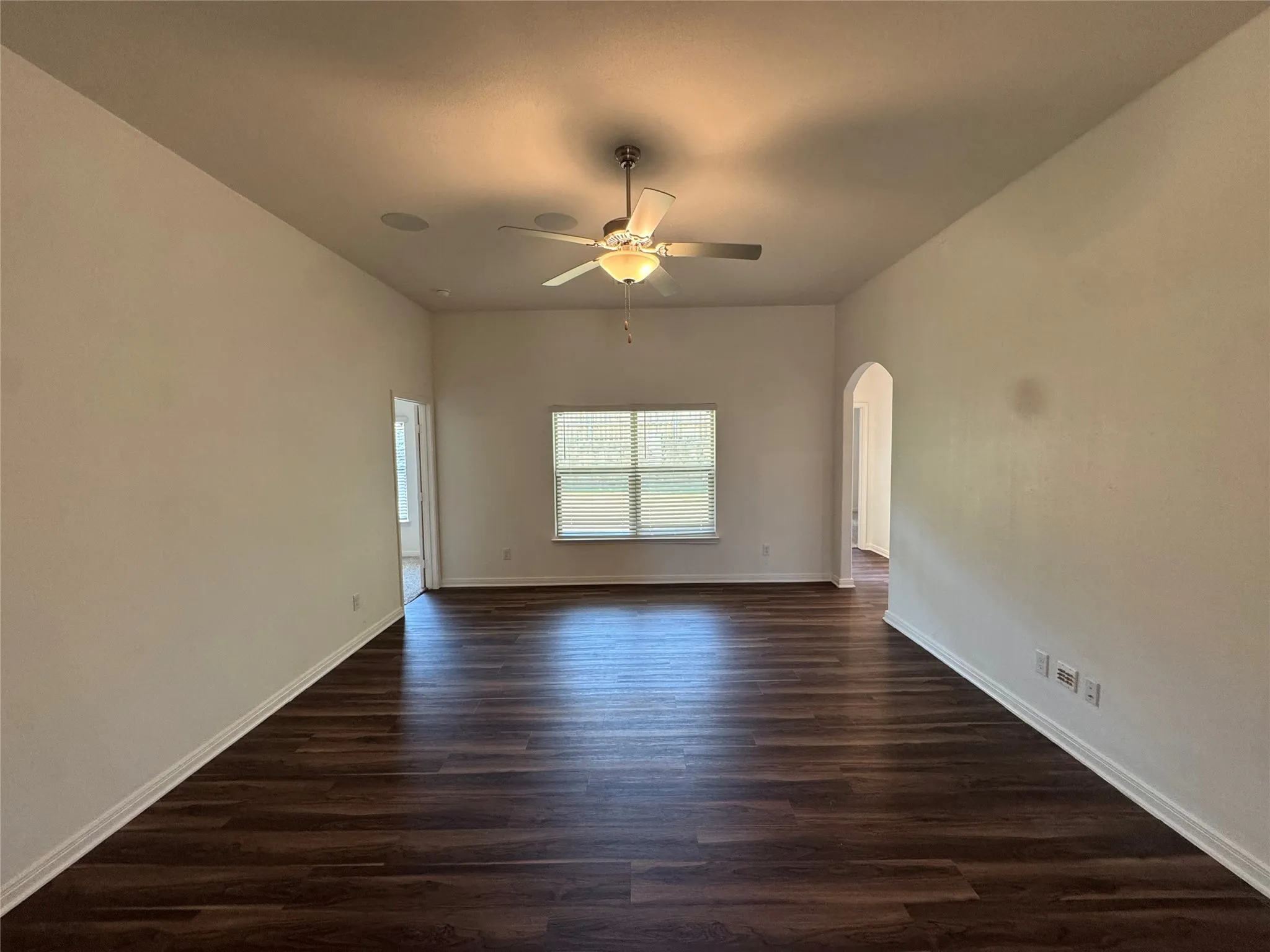 Single Family Residence For Rent in Tarrant County , 7512 Noble Oaks Drive, Fort Worth, Texas 76120, 3 Bedroom, 2 Bathroom, 2 Garage spaces, 1,789 Sqft, built in 2021, mls#21356609, Real Estate Agent in Fort Worth, Homes For Rent in Tarrant county, Homes For Rent in Fort Worth, Realtor in Fort Worth Texas, Real Estate Brokerage Independent Realty Texas, Luminita Cordes Realtor