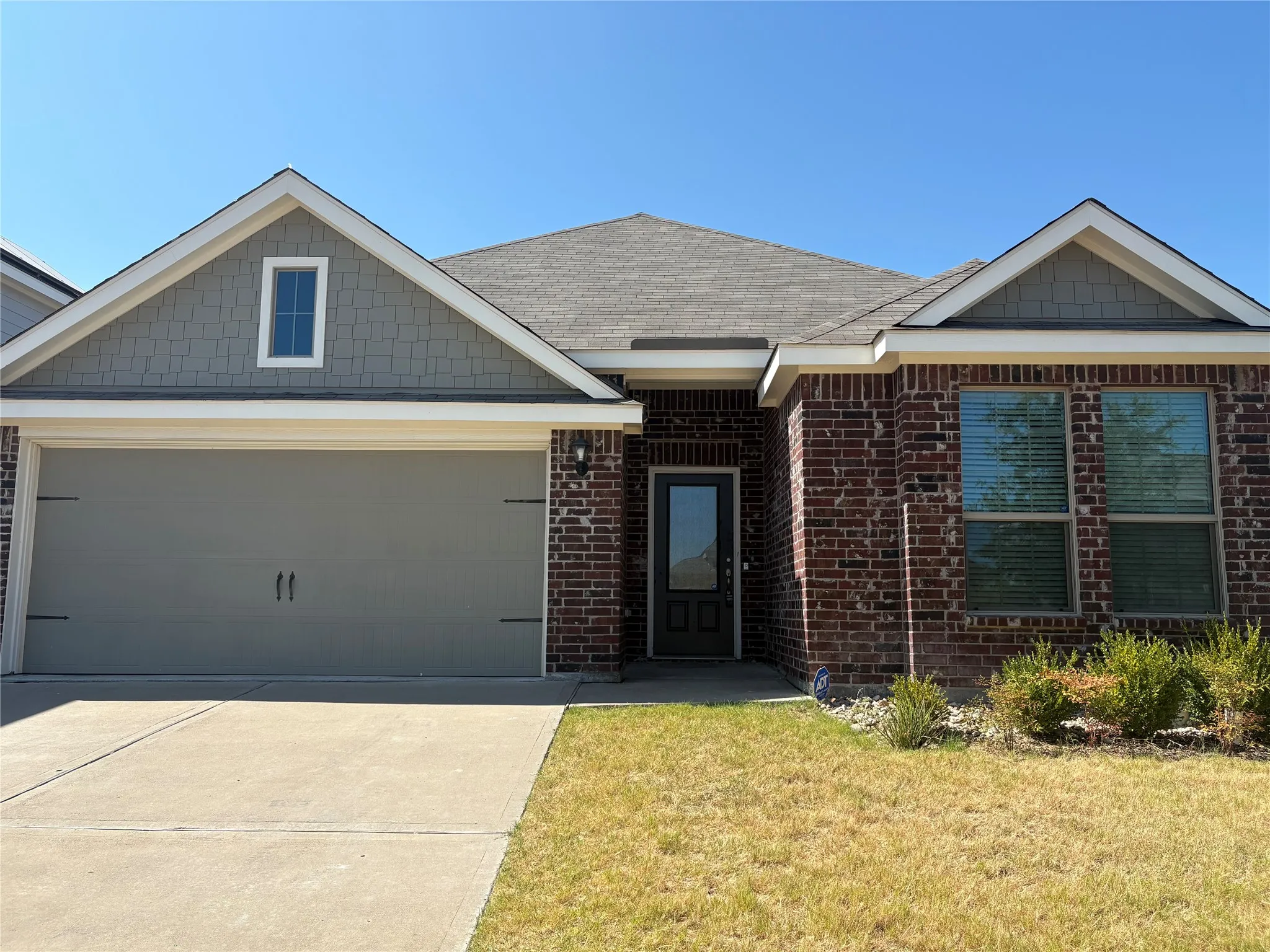 Single Family Residence For Rent in Tarrant County , 7512 Noble Oaks Drive, Fort Worth, Texas 76120, 3 Bedroom, 2 Bathroom, 2 Garage spaces, 1,789 Sqft, built in 2021, mls#21356609, Real Estate Agent in Fort Worth, Homes For Rent in Tarrant county, Homes For Rent in Fort Worth, Realtor in Fort Worth Texas, Real Estate Brokerage Independent Realty Texas, Luminita Cordes Realtor