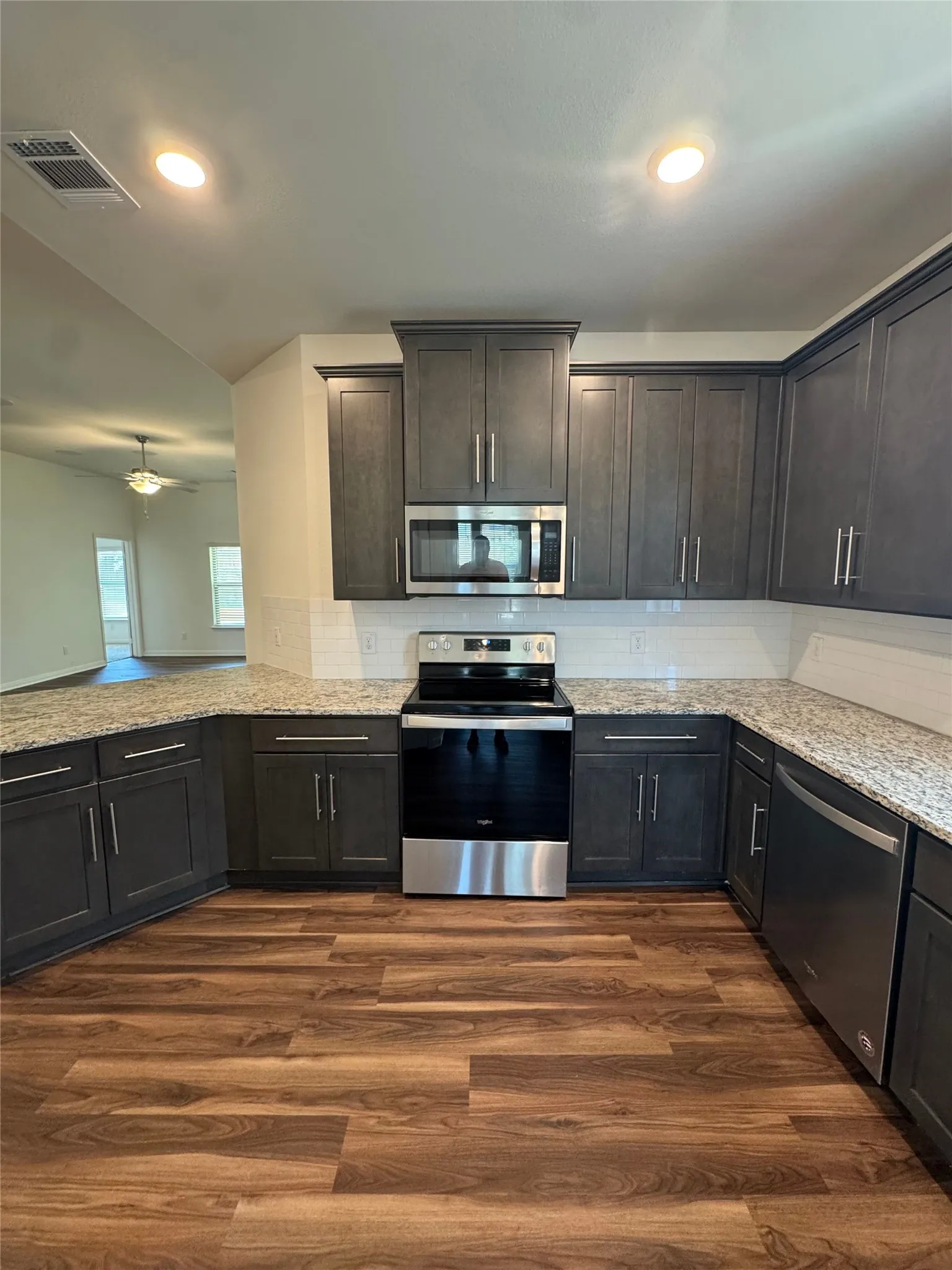 Single Family Residence For Rent in Tarrant County , 7512 Noble Oaks Drive, Fort Worth, Texas 76120, 3 Bedroom, 2 Bathroom, 2 Garage spaces, 1,789 Sqft, built in 2021, mls#21356609, Real Estate Agent in Fort Worth, Homes For Rent in Tarrant county, Homes For Rent in Fort Worth, Realtor in Fort Worth Texas, Real Estate Brokerage Independent Realty Texas, Luminita Cordes Realtor