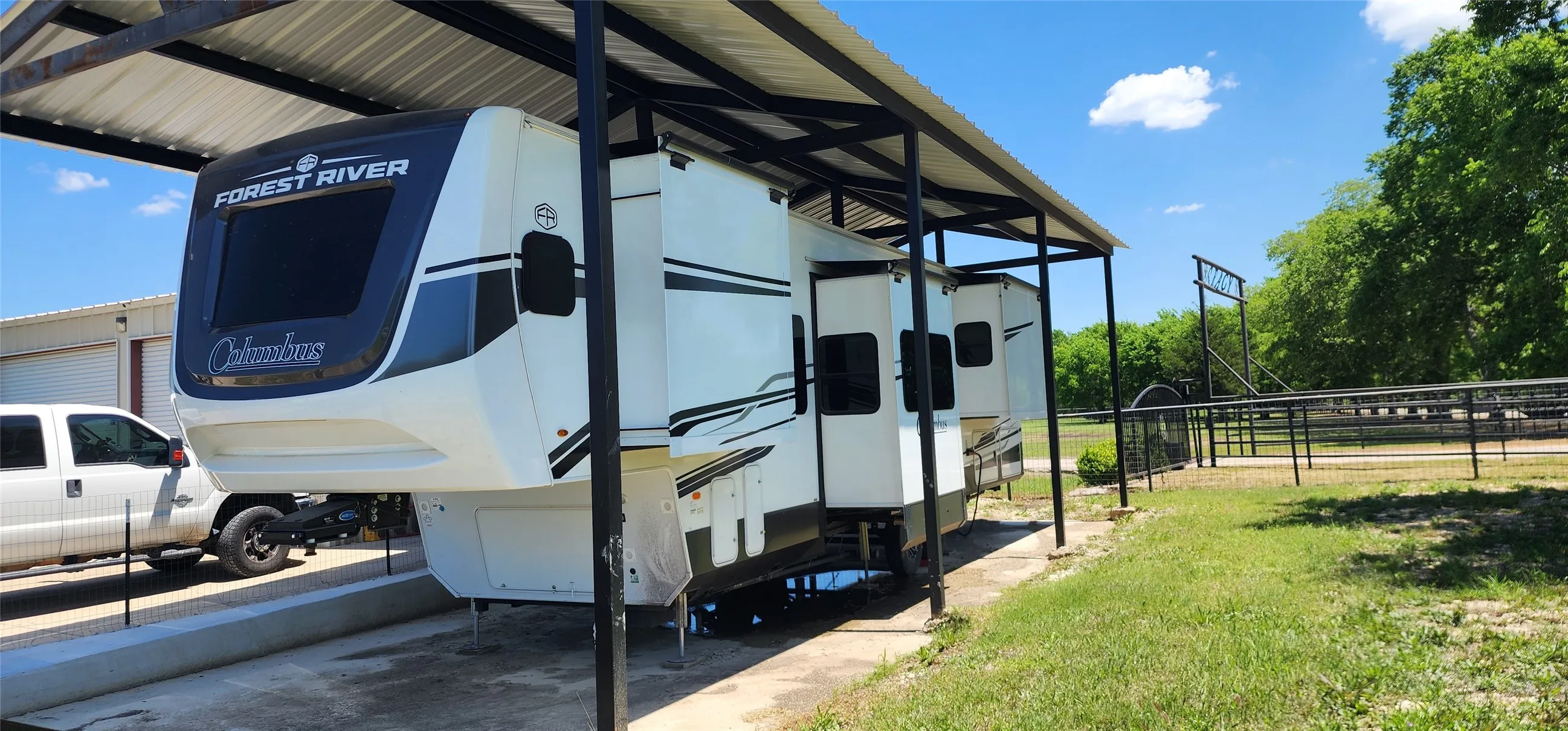 Single Family Residence For Sale in Fannin County , 220 Hidden Meadow Trail, Leonard, Texas 75452, 3 Bedroom, 2 Bathroom, 4 Garage spaces, 1,954 Sqft, built in 2021, mls#21351944, Real Estate Agent in Leonard, Homes For Sale in Fannin county, Homes For Sale in Leonard, Realtor in Leonard Texas, Real Estate Brokerage Independent Realty Texas, Luminita Cordes Realtor