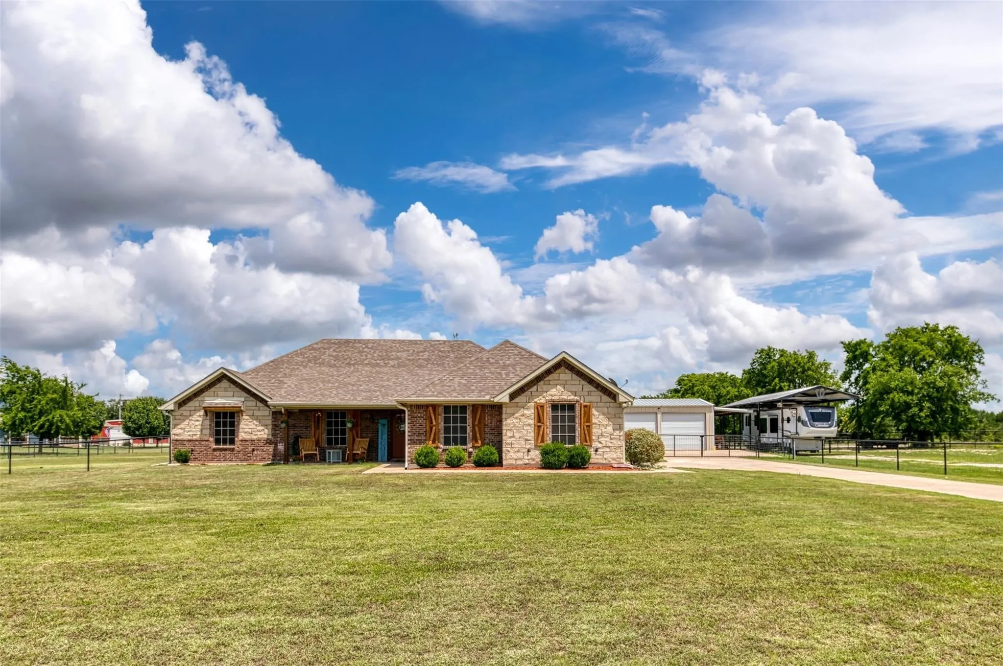 Single Family Residence For Sale in Fannin County , 220 Hidden Meadow Trail, Leonard, Texas 75452, 3 Bedroom, 2 Bathroom, 4 Garage spaces, 1,954 Sqft, built in 2021, mls#21351944, Real Estate Agent in Leonard, Homes For Sale in Fannin county, Homes For Sale in Leonard, Realtor in Leonard Texas, Real Estate Brokerage Independent Realty Texas, Luminita Cordes Realtor