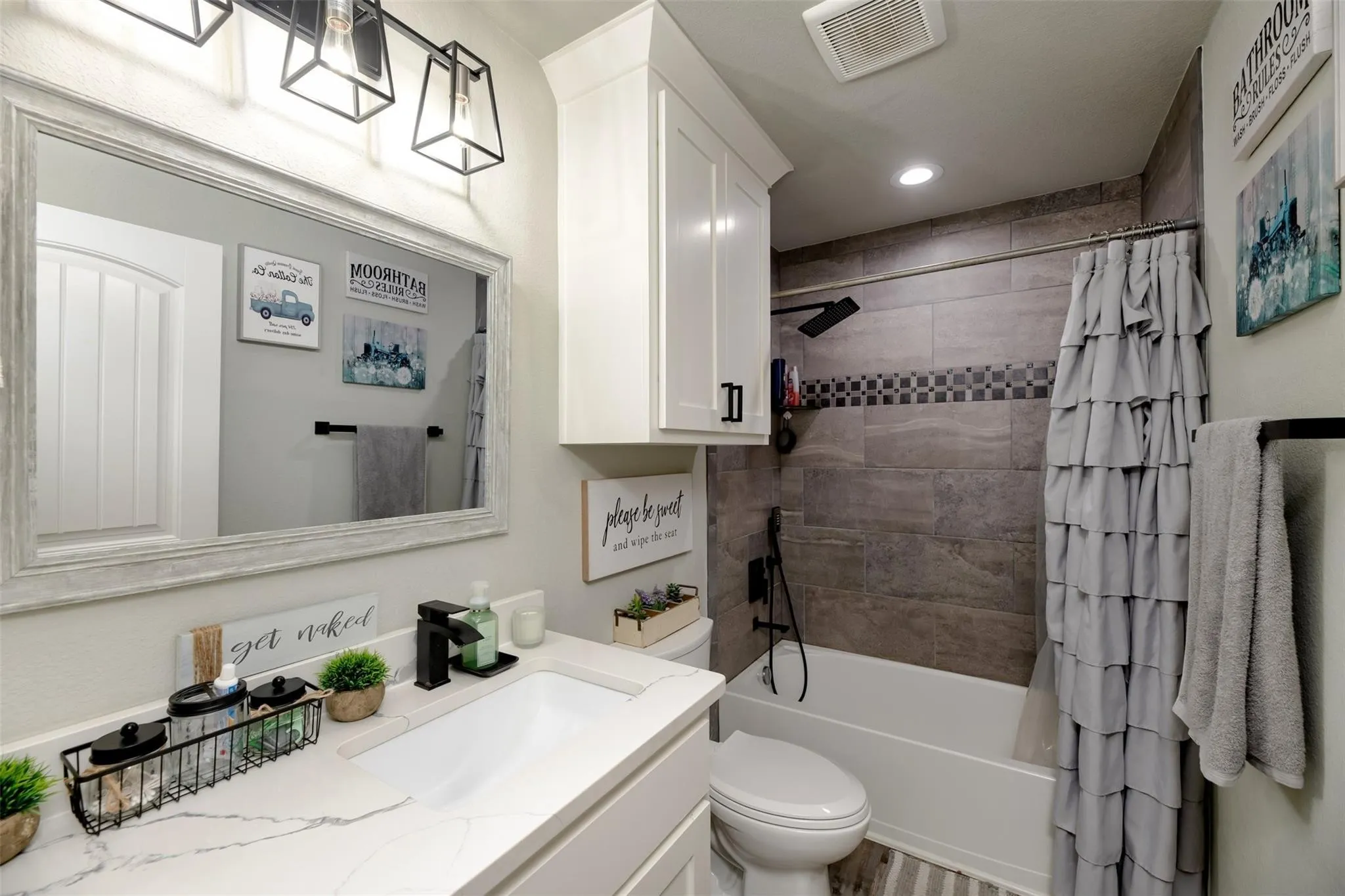 Single Family Residence For Sale in Fannin County , 220 Hidden Meadow Trail, Leonard, Texas 75452, 3 Bedroom, 2 Bathroom, 4 Garage spaces, 1,954 Sqft, built in 2021, mls#21351944, Real Estate Agent in Leonard, Homes For Sale in Fannin county, Homes For Sale in Leonard, Realtor in Leonard Texas, Real Estate Brokerage Independent Realty Texas, Luminita Cordes Realtor