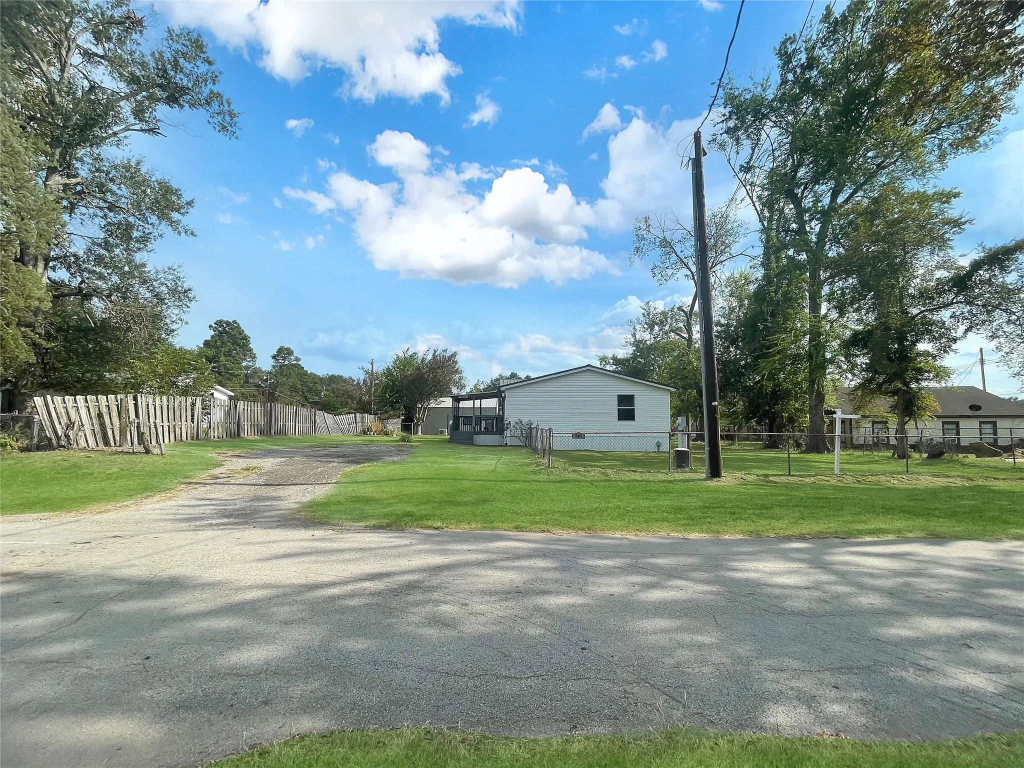 Single Family Residence For Sale in Harrison County , 181 Cyclone Street, Waskom, Texas 75692, 3 Bedroom, 2 Bathroom, Garage spaces, 1,600 Sqft, built in 1996, Price $159,900, mls#21356082, Real Estate Agent in Waskom, Homes For Sale in Harrison county, Homes For Sale in Waskom, Realtor in Waskom Texas, Real Estate Brokerage Independent Realty Texas, Luminita Cordes Realtor