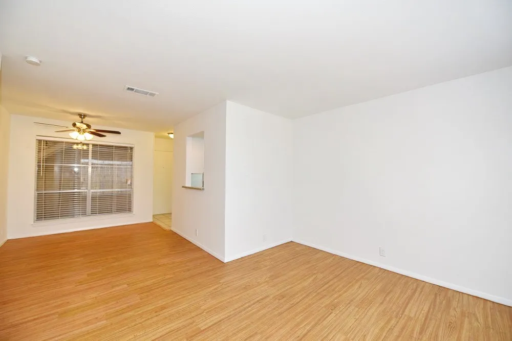 Condominium For Rent in Dallas County , 4818 Cole Avenue 104, Dallas, Texas 75205, 1 Bedroom, 1 Bathroom, Garage spaces, 658 Sqft, built in 1963, mls#21356551, Real Estate Agent in Dallas, Homes For Rent in Dallas county, Homes For Rent in Dallas, Realtor in Dallas Texas, Real Estate Brokerage Independent Realty Texas, Luminita Cordes Realtor